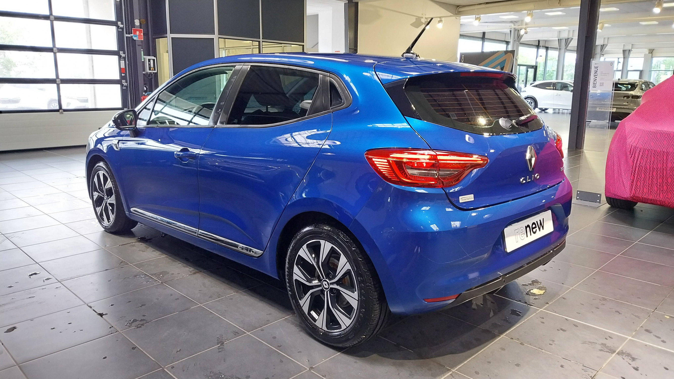 Vente en ligne Renault Clio 5 Clio E-Tech 140 - 21N au prix de 15 990 €