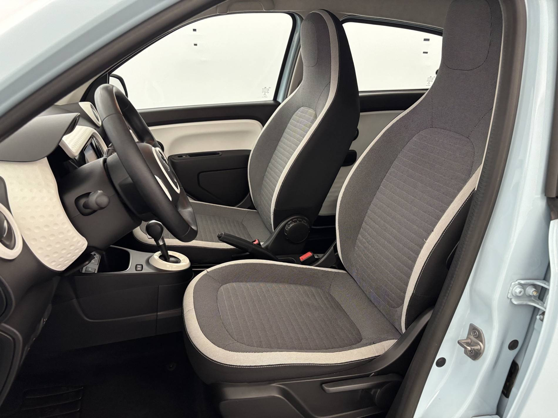 Vente en ligne Renault Twingo Electrique Twingo III E-Tech au prix de 12 990 €