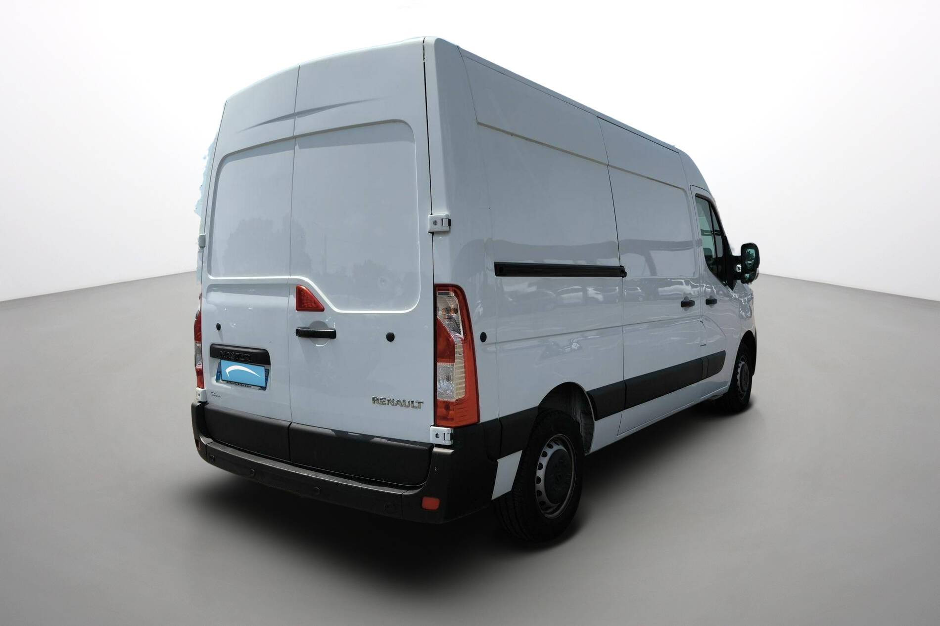 Vente en ligne Renault Master Fourgon MASTER FGN TRAC F3500 L2H2 BLUE DCI 135 au prix de 26 280 €