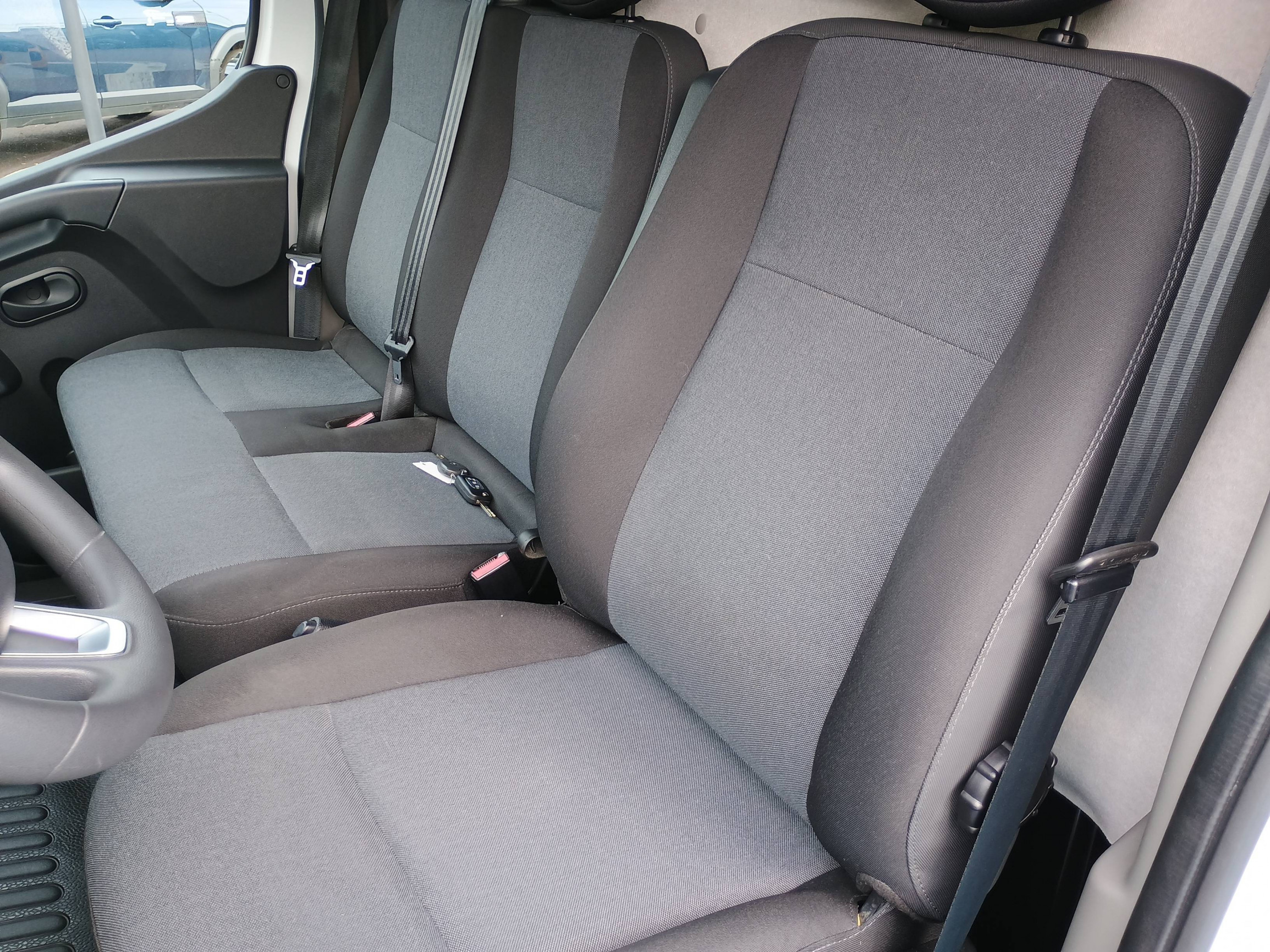 Vente en ligne Renault Master Fourgon MASTER FGN TRAC F3500 L2H2 BLUE DCI 135 au prix de 25 990 €