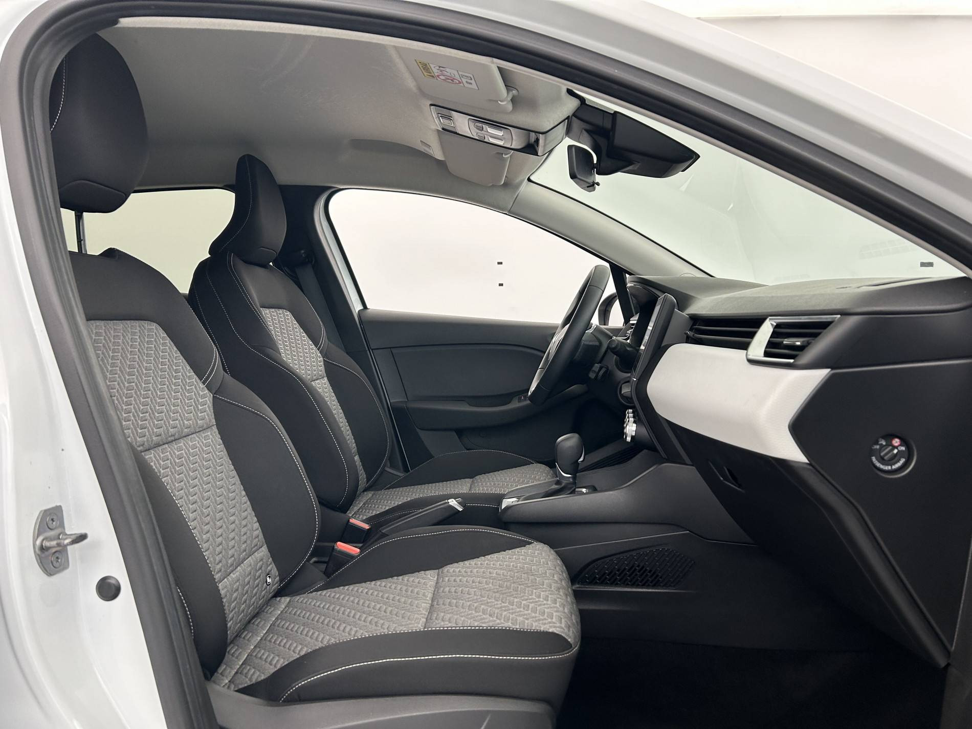 Vente en ligne Renault Clio 5 Clio E-Tech full hybrid 145 au prix de 17 990 €