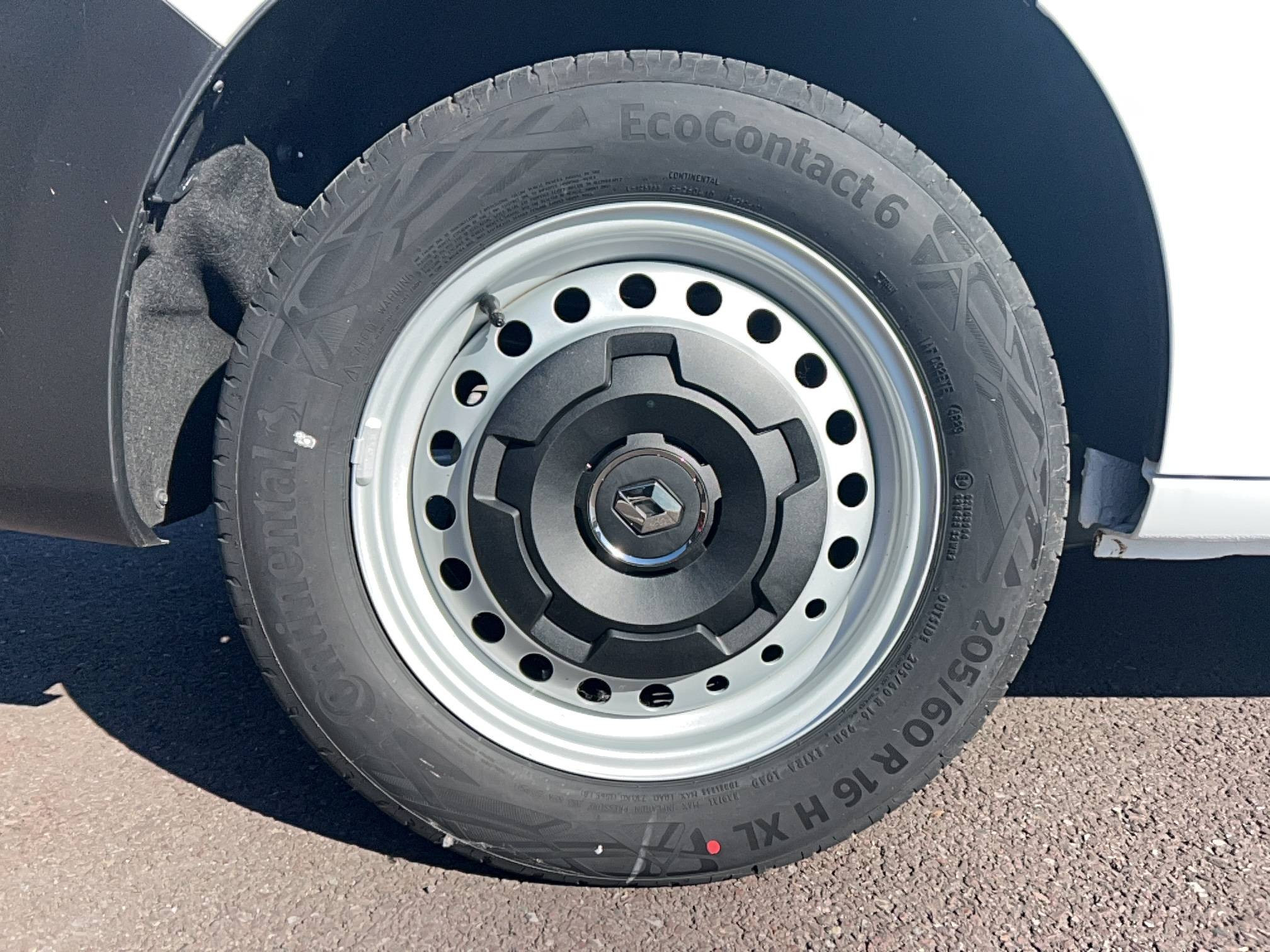 Vente en ligne Renault Kangoo Van E-Tech  FG SESAME L1 AC22/DC80 GSR2 au prix de 28 200 €