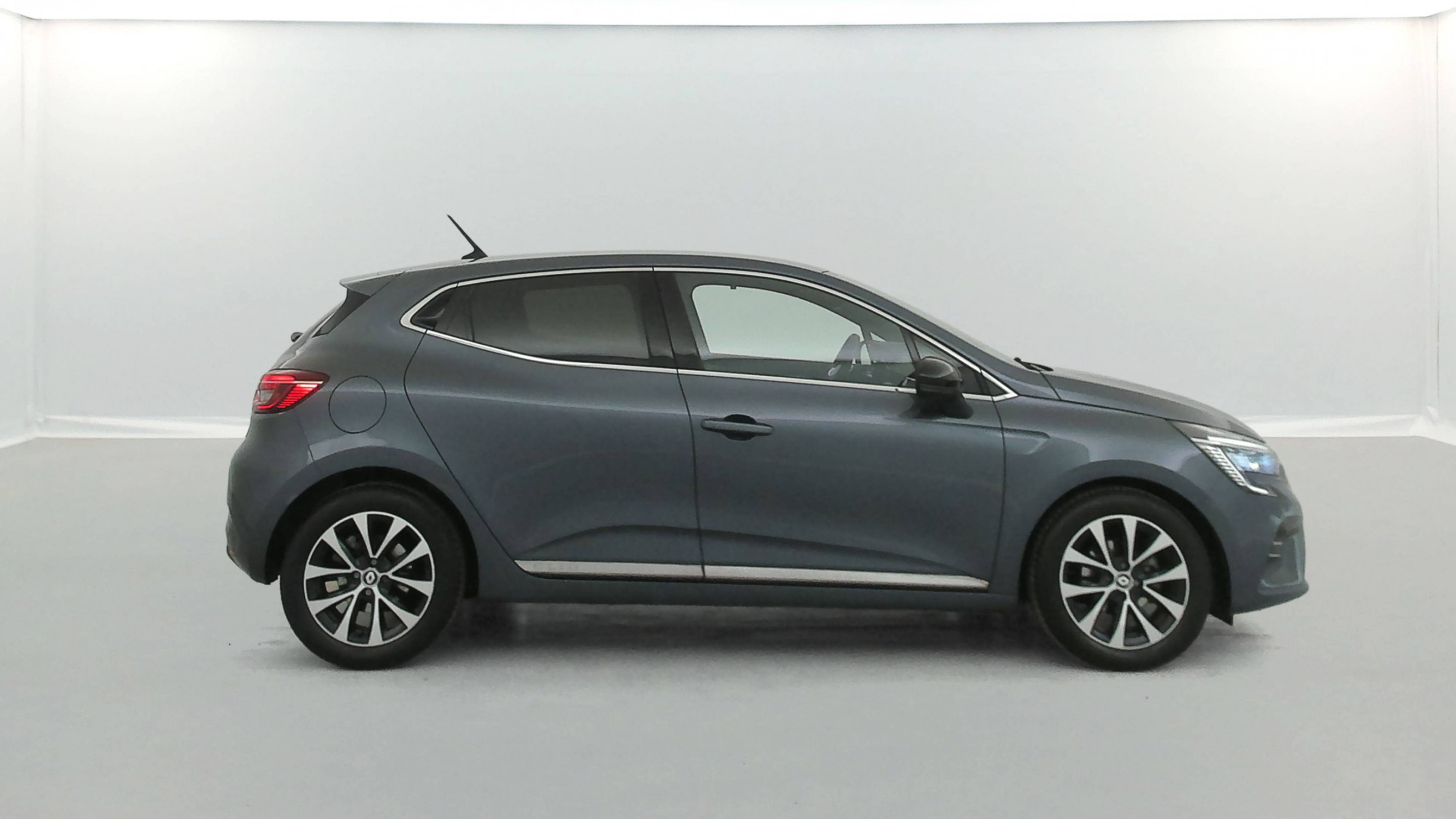 Vente en ligne Renault Clio 5 Clio TCe 90 - 21N au prix de 15 290 €
