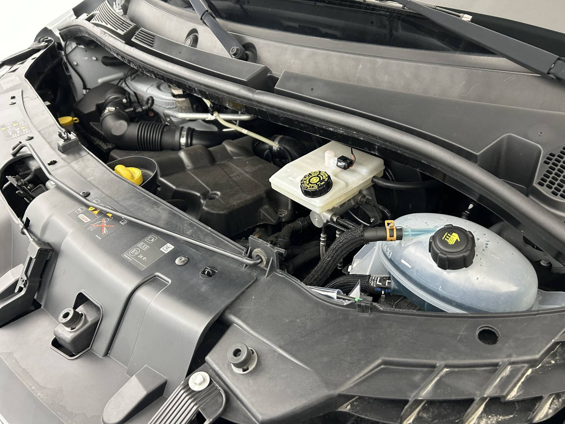 Vente en ligne Renault Master Fourgon MASTER FGN TRAC F3500 L2H2 BLUE DCI 135 au prix de 26 990 €