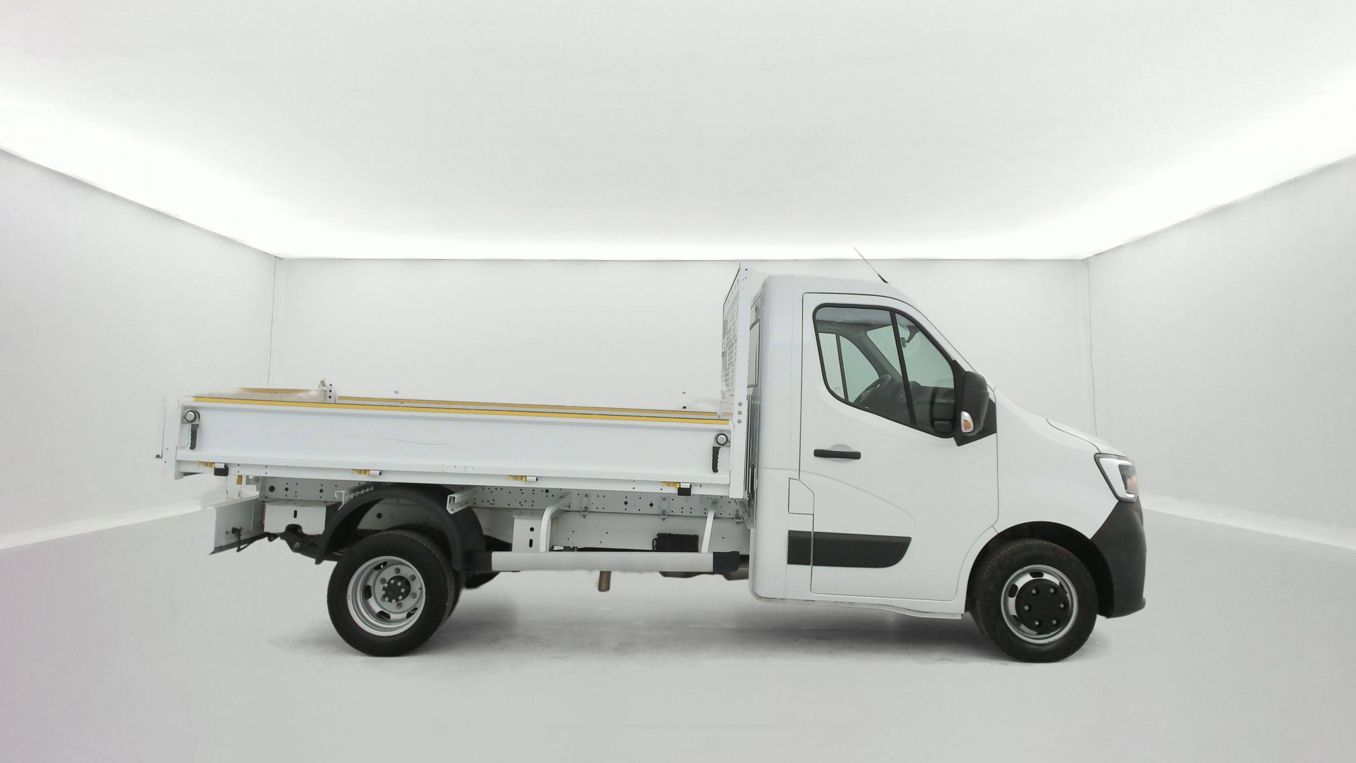 Vente en ligne Renault Master 3 Châssis Cabine MASTER CC PROP RJ3500 L2 PAFC BLUE DCI 130 EURO VI au prix de 32 990 €