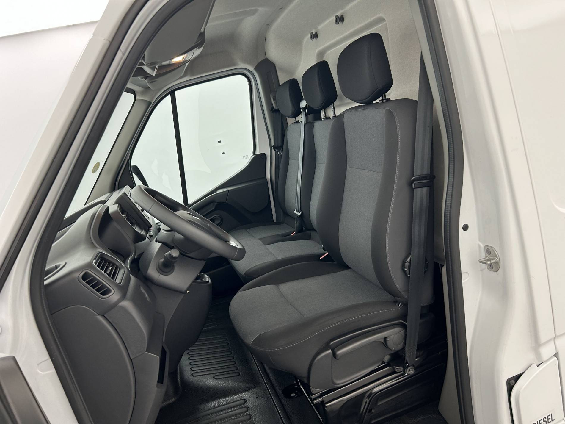 Vente en ligne Renault Master Fourgon MASTER FGN TRAC F3500 L2H2 BLUE DCI 135 au prix de 24 990 €