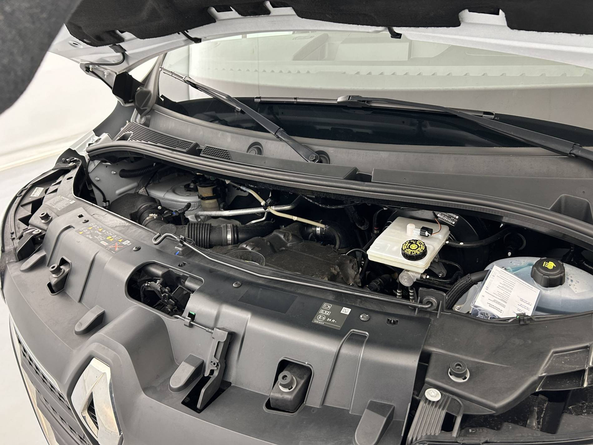 Vente en ligne Renault Master Fourgon MASTER FGN TRAC F3500 L3H3 BLUE DCI 135 au prix de 27 990 €