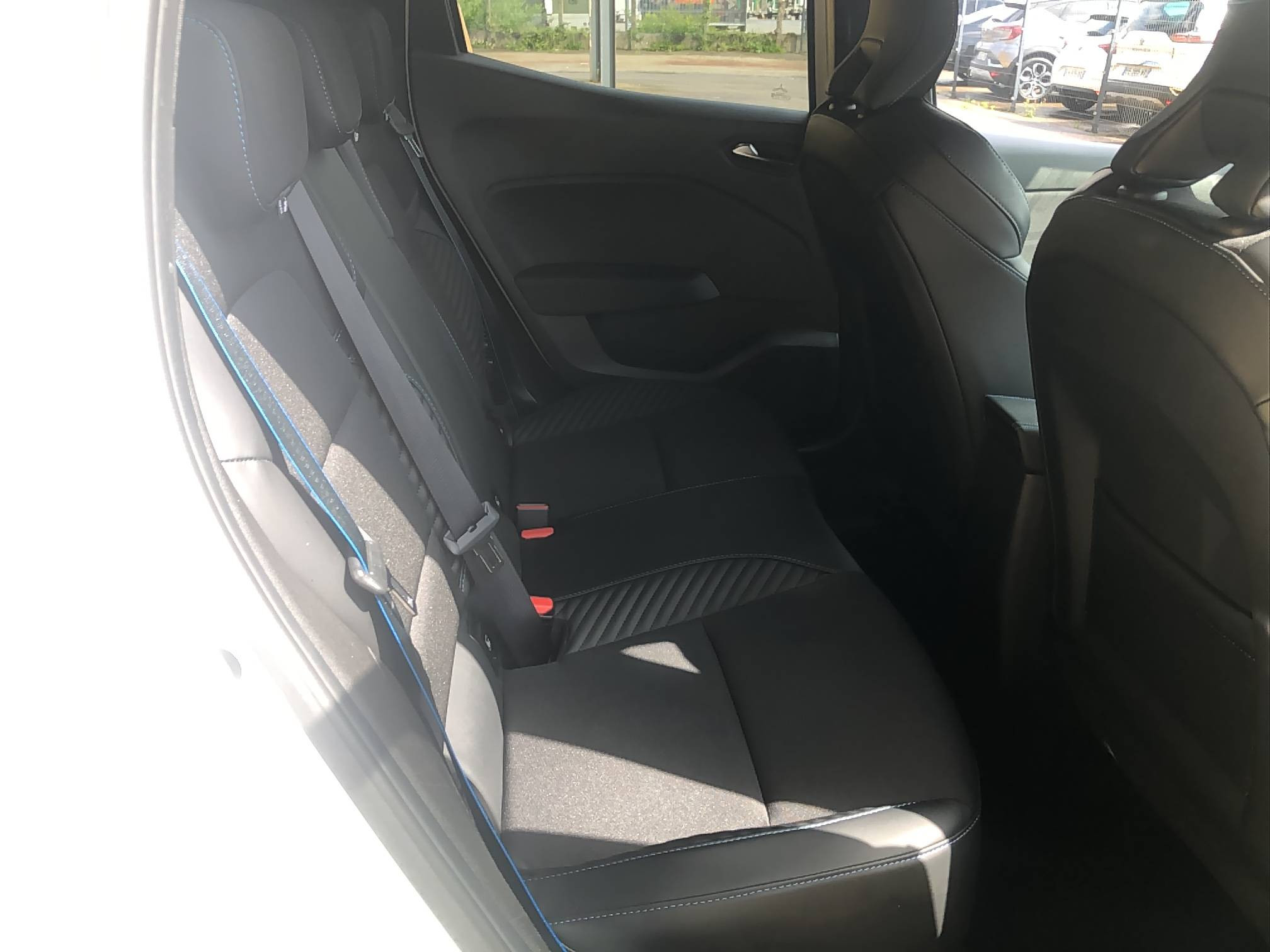 Vente en ligne Renault Clio 5 Clio E-Tech full hybrid 145 au prix de 20 890 €