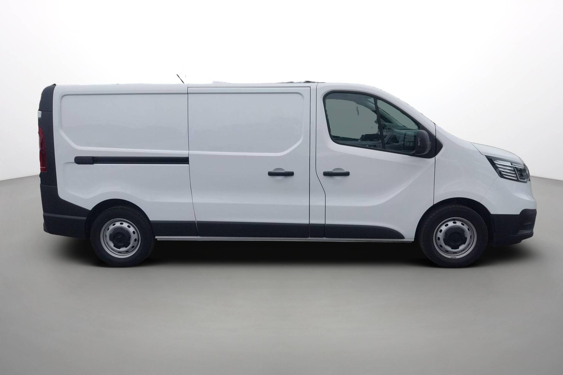 Vente en ligne Renault Trafic 3 Fourgon TRAFIC FGN L2H1 3000 KG BLUE DCI 130 au prix de 23 990 €