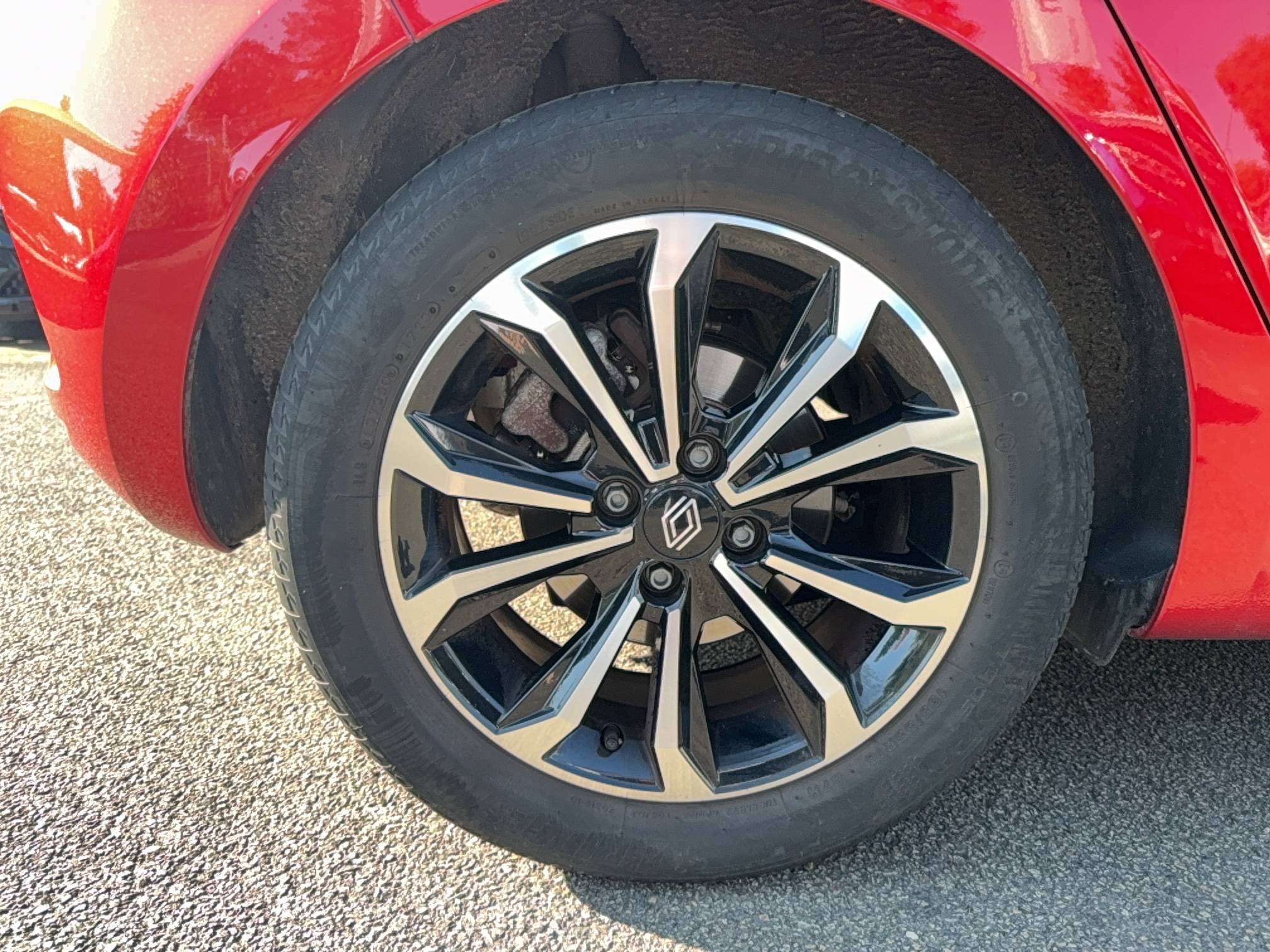 Vente en ligne Renault Clio 5 Clio E-Tech full hybrid 145 au prix de 17 990 €