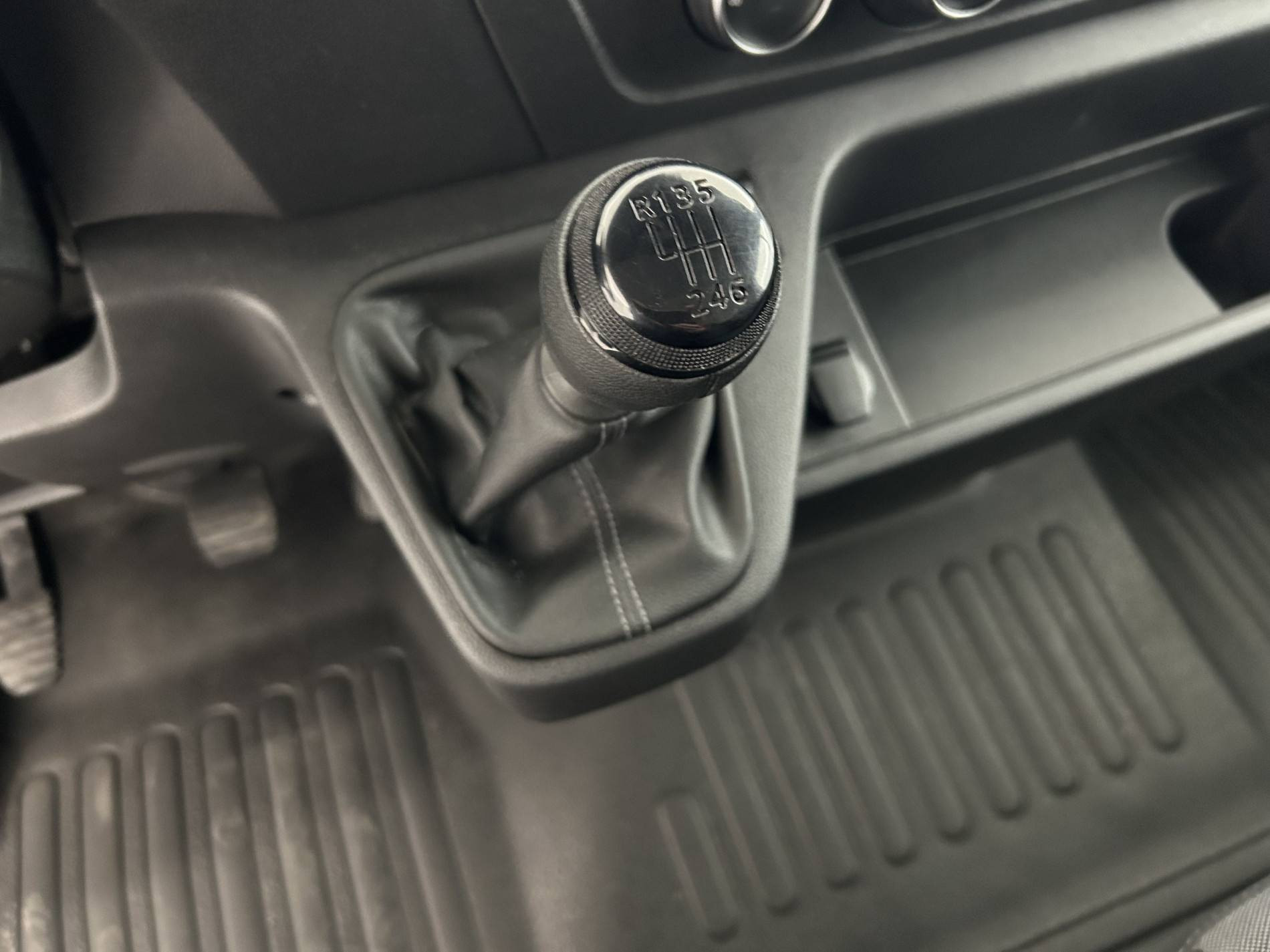 Vente en ligne Renault Master Fourgon MASTER FGN TRAC F3500 L2H2 BLUE DCI 135 au prix de 25 999 €