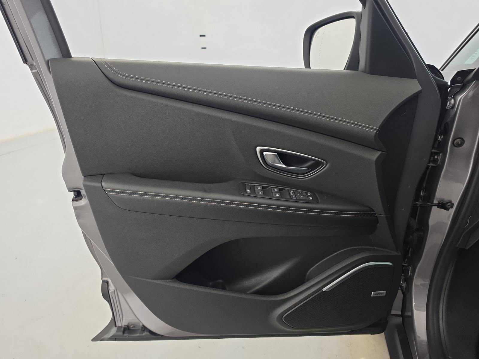 Vente en ligne Renault Scenic 4 Scenic dCi 160 Energy EDC au prix de 13 990 €