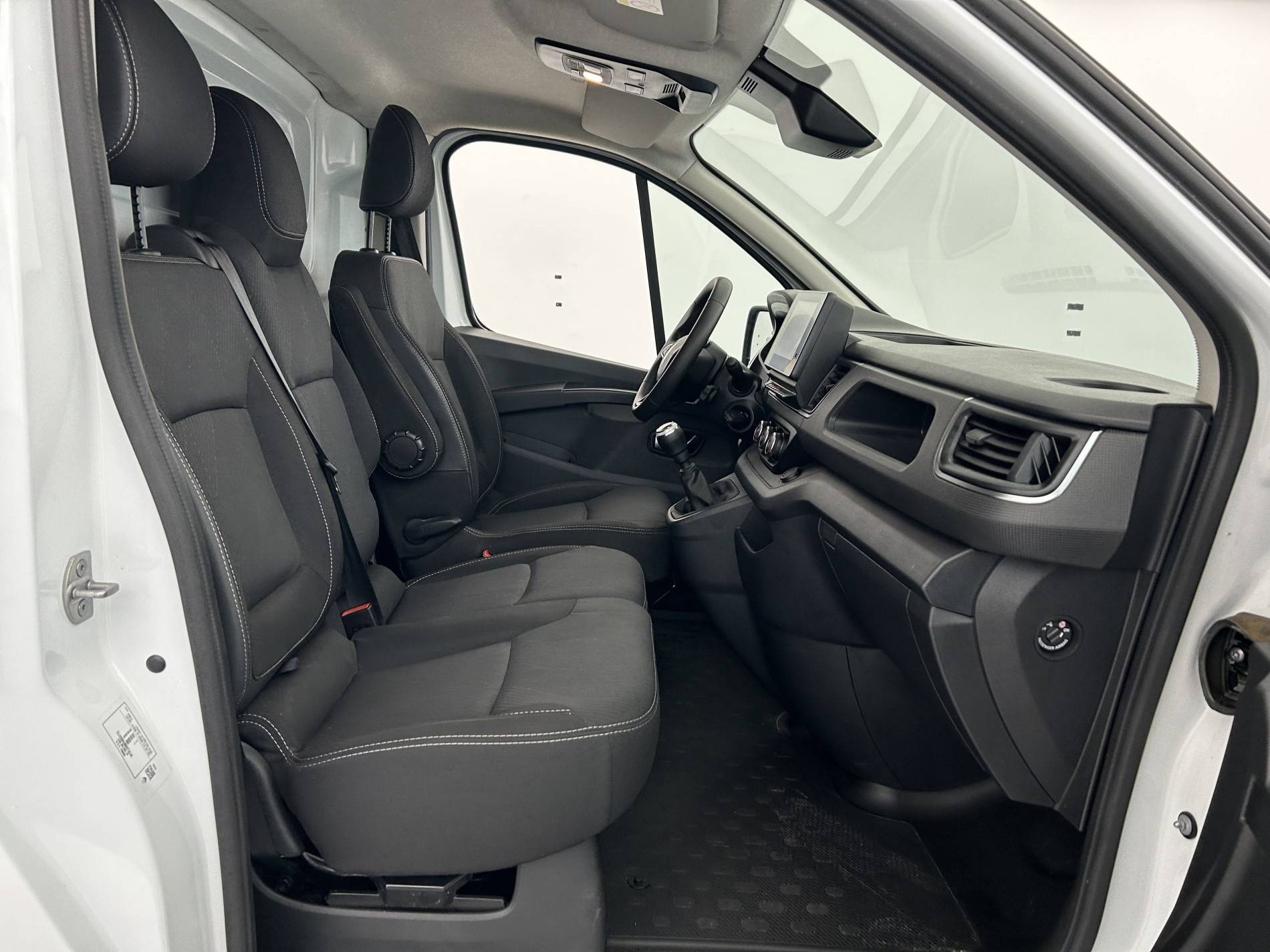 Vente en ligne Renault Trafic 3 Fourgon TRAFIC FGN L1H1 2800 KG BLUE DCI 130 au prix de 21 390 €