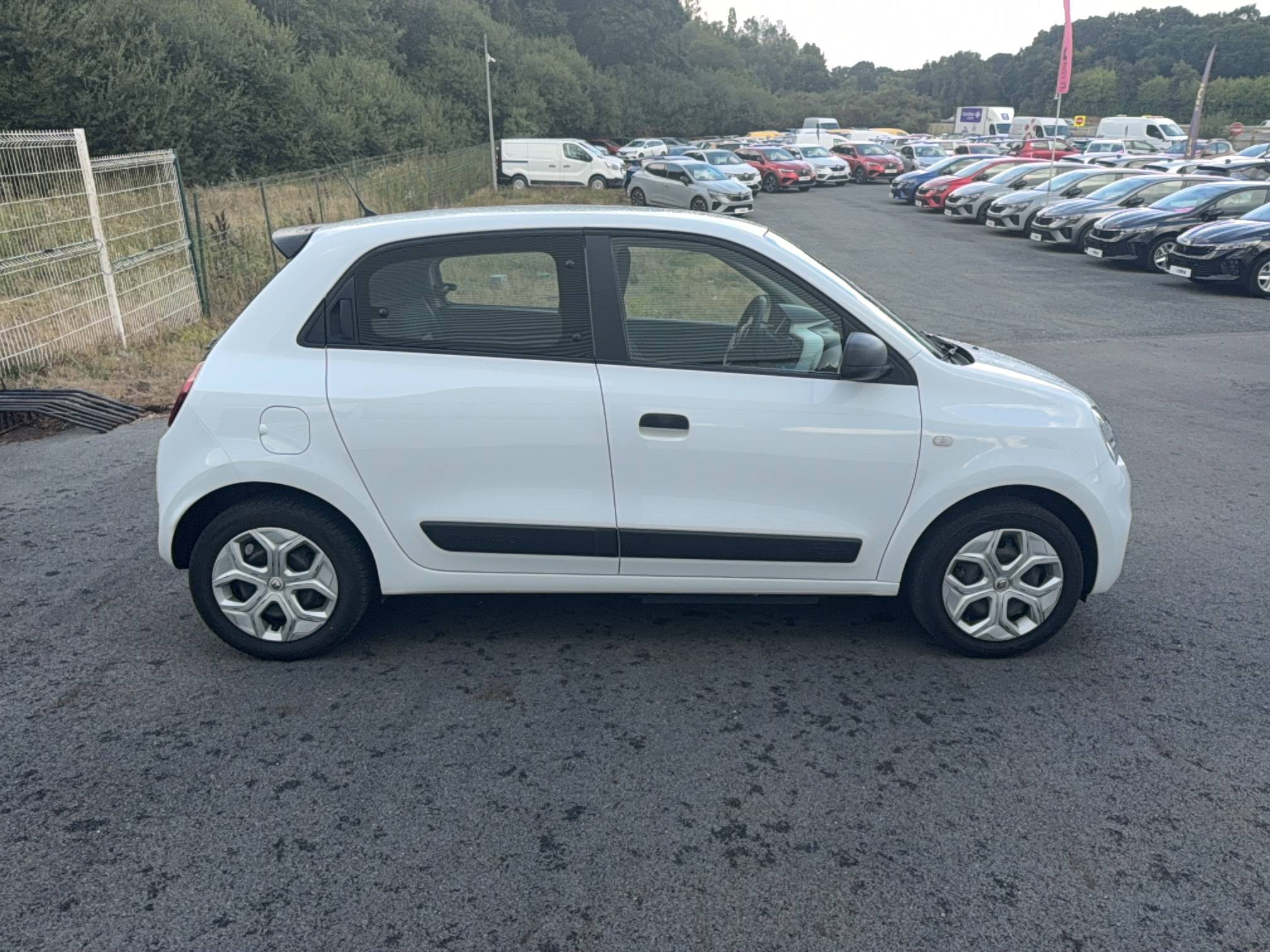 Vente en ligne Renault Twingo Electrique Twingo III E-Tech au prix de 12 990 €