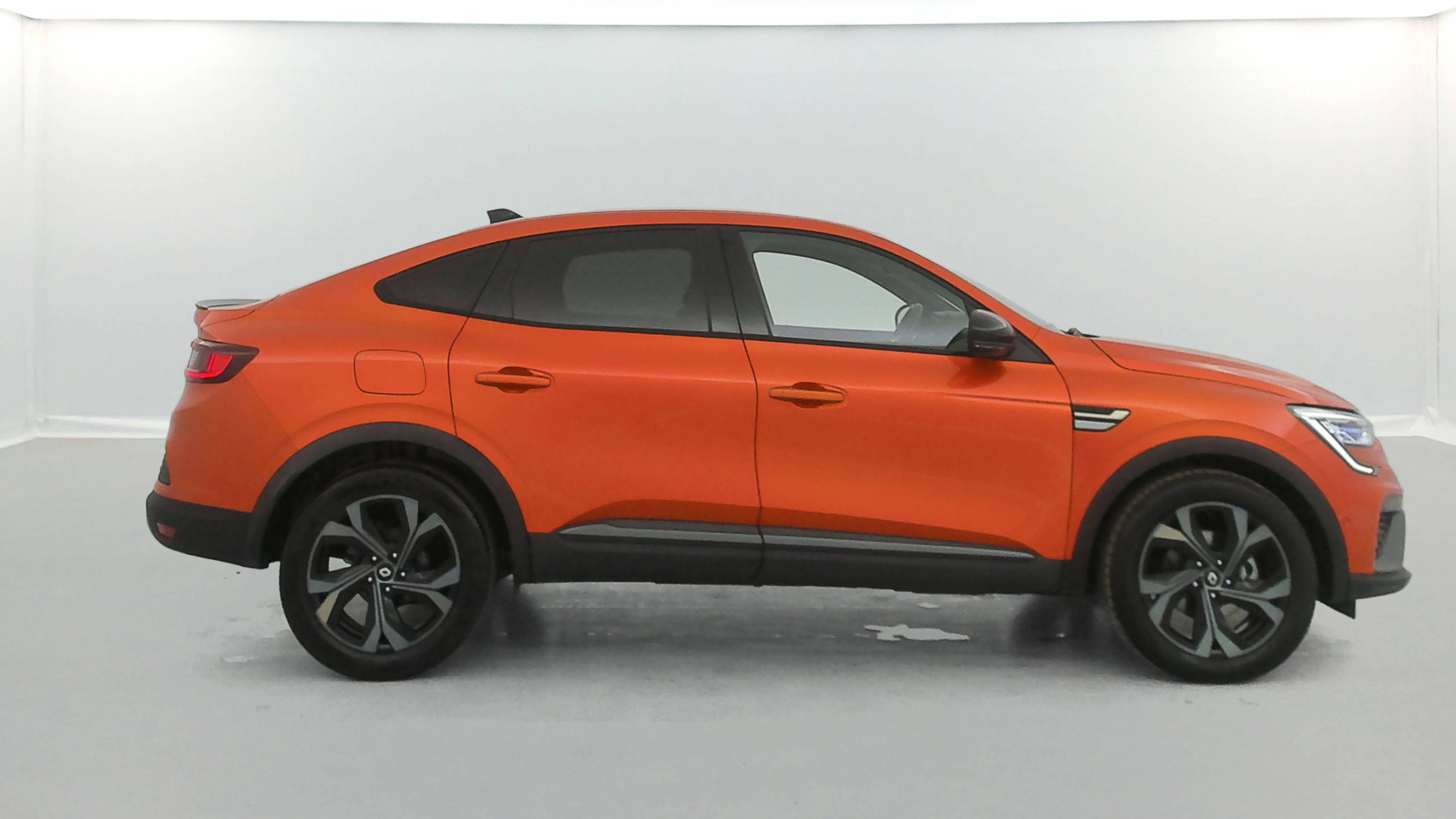 Vente en ligne Renault Arkana  E-Tech hybride 145 - 22 au prix de 23 590 €
