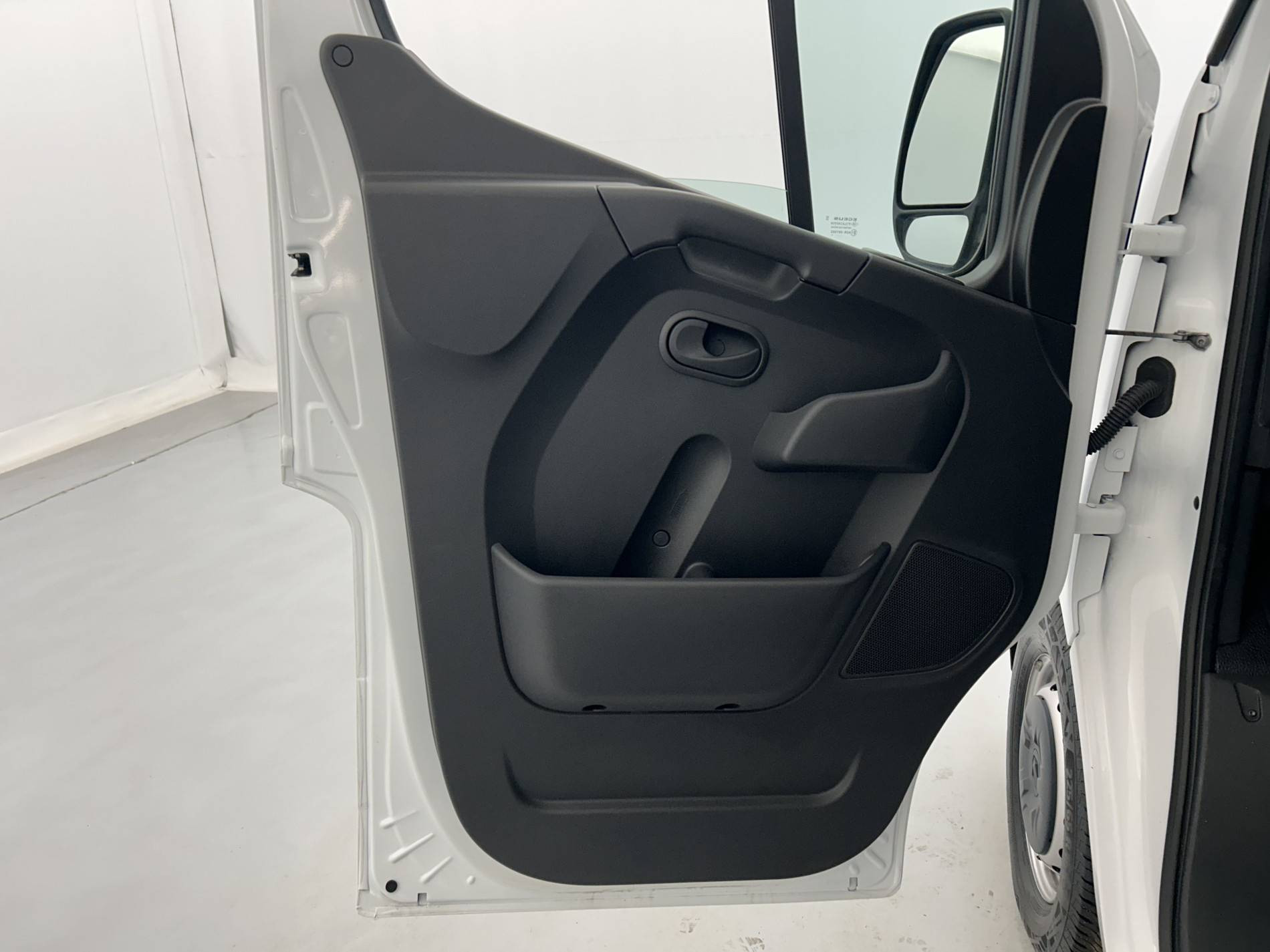Vente en ligne Renault Master Fourgon MASTER FGN TRAC F3500 L3H3 BLUE DCI 135 au prix de 28 790 €