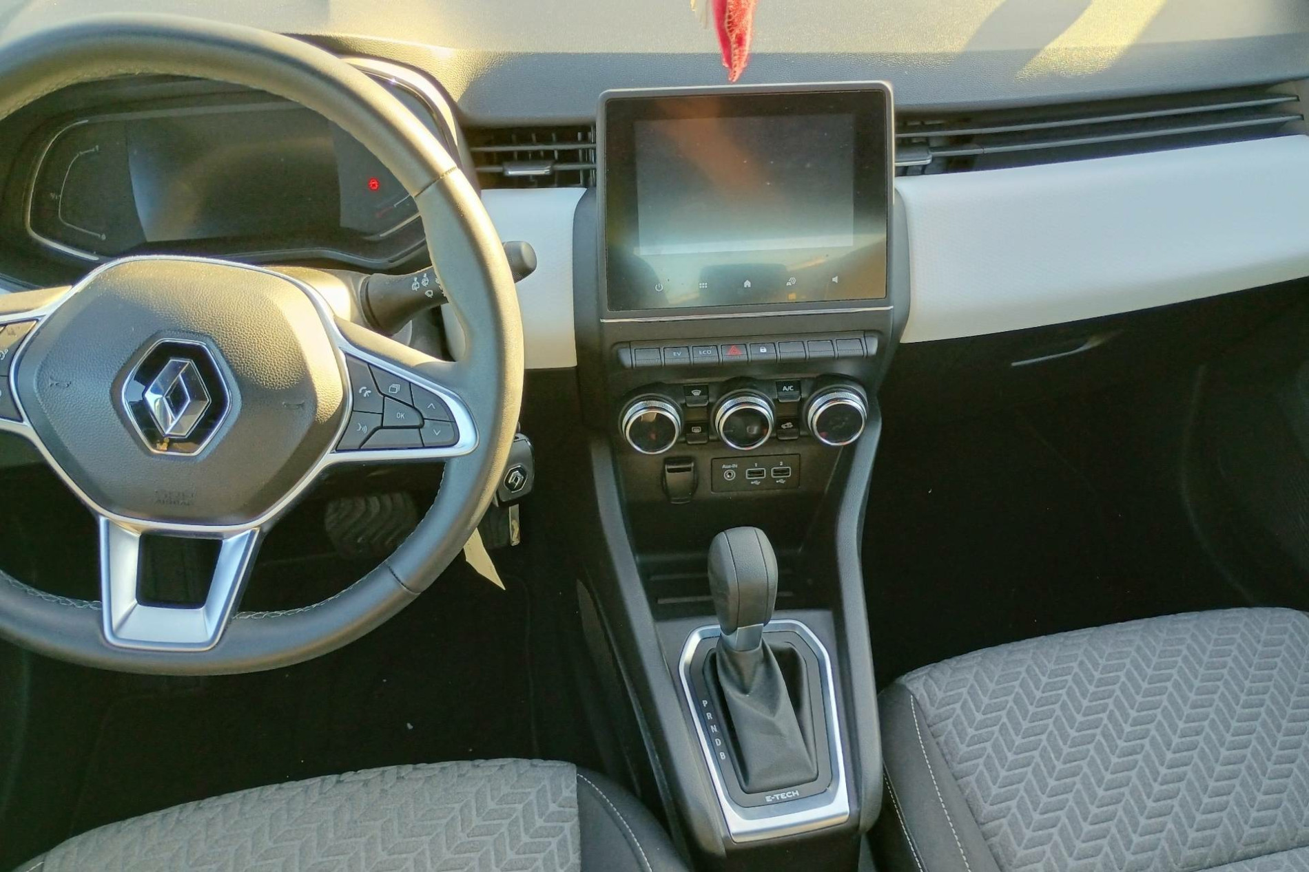 Vente en ligne Renault Clio 5 Clio E-Tech 140 - 21N au prix de 16 990 €