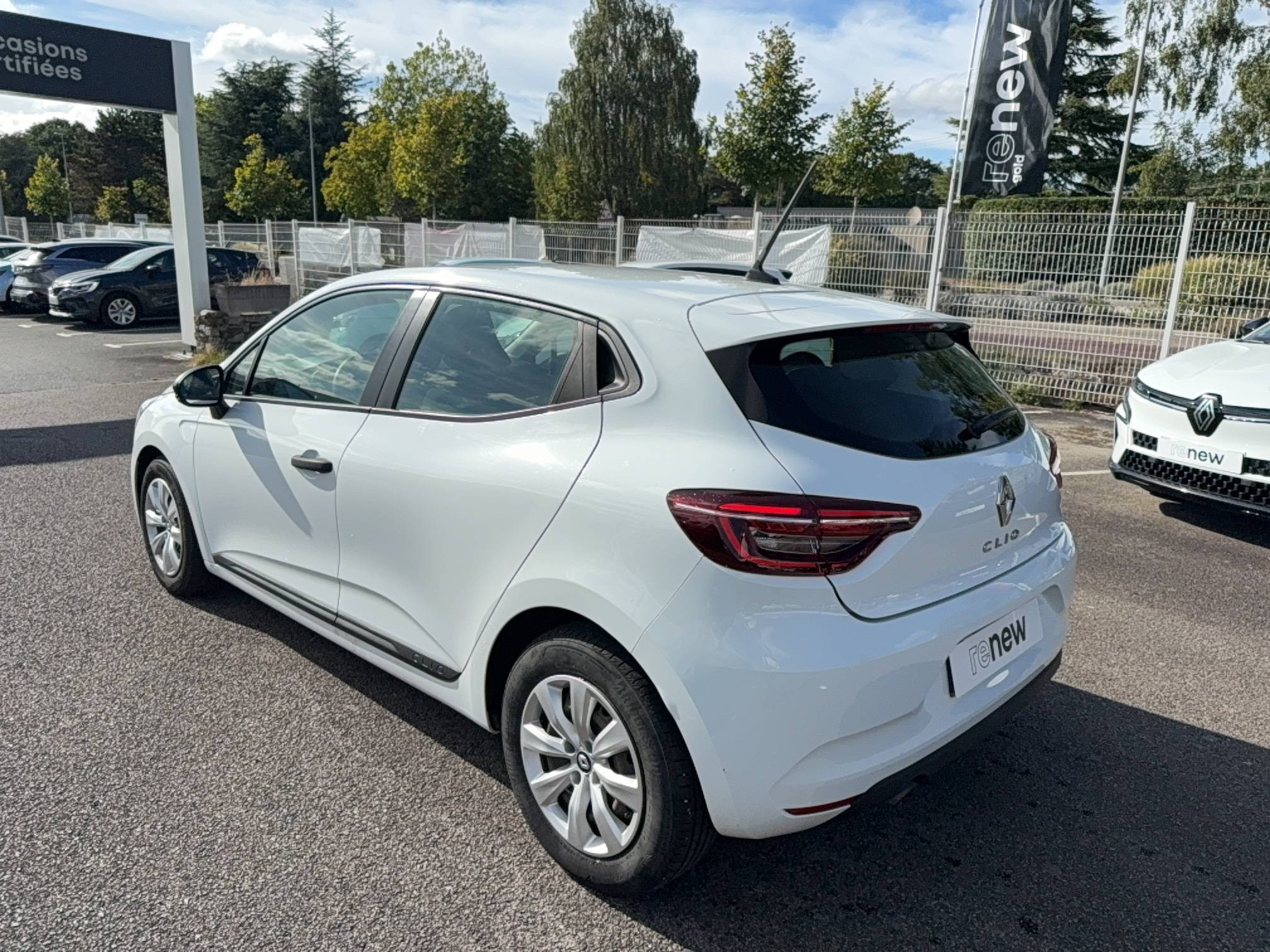 Vente en ligne Renault Clio 5 Clio SCe 65 au prix de 11 490 €