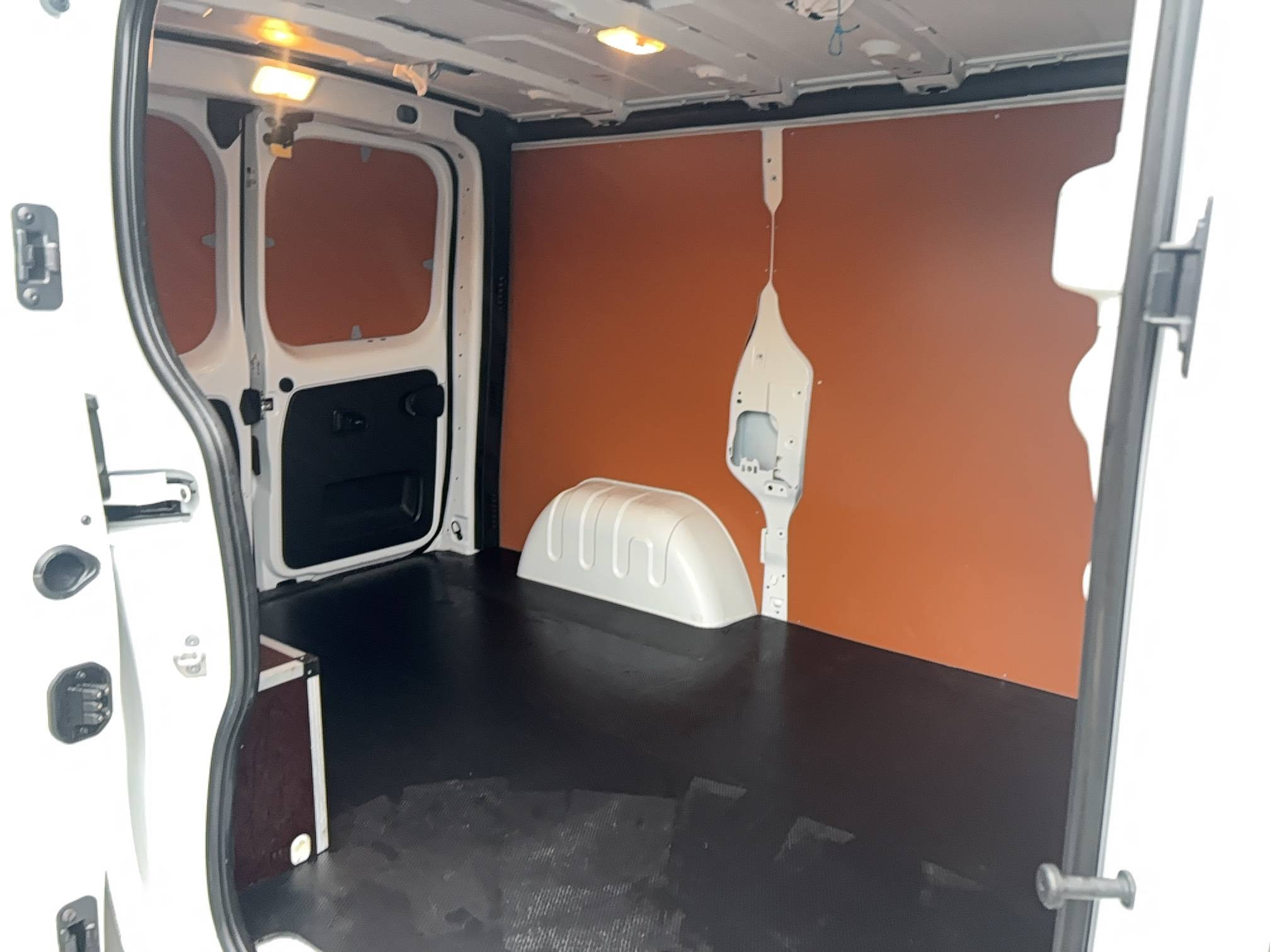 Vente en ligne Renault Trafic 3 Fourgon TRAFIC FGN L1H1 2800 KG BLUE DCI 130 au prix de 17 500 €