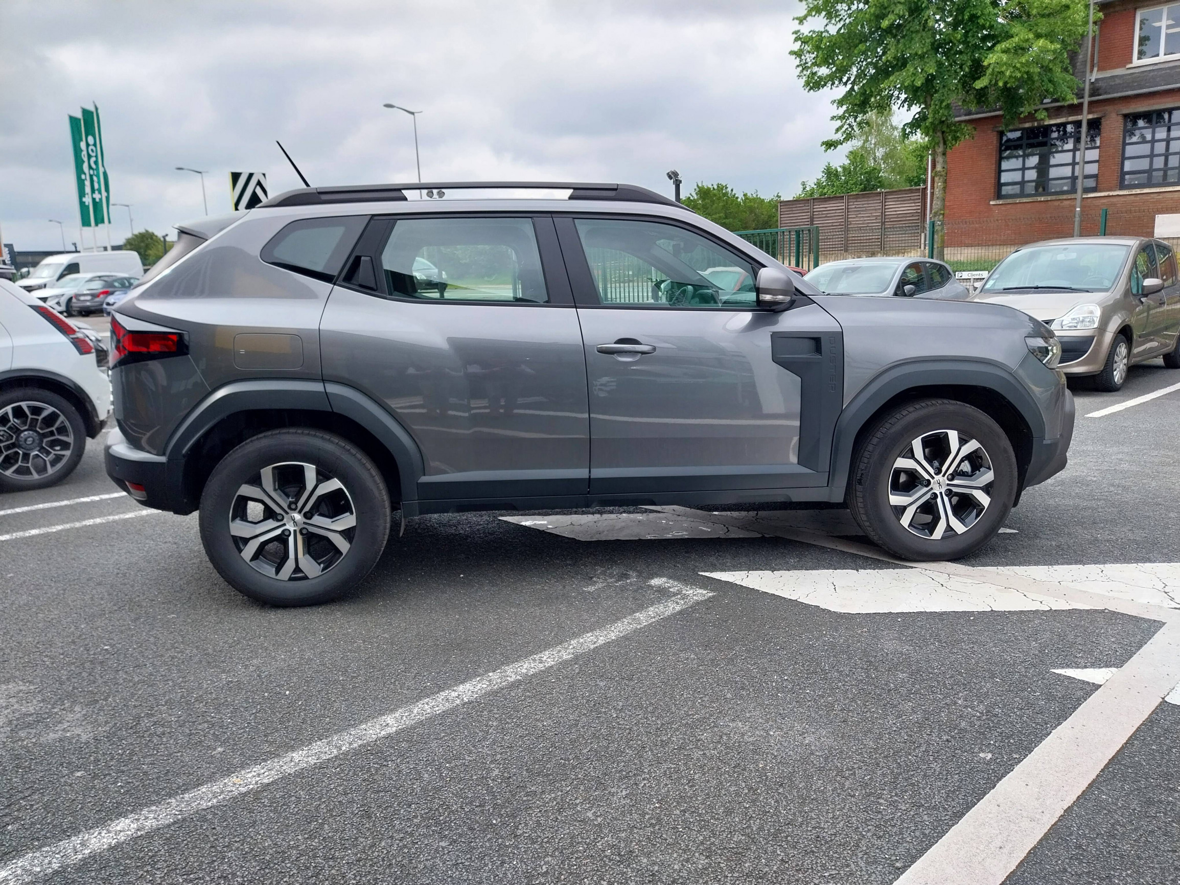 Vente en ligne Dacia Duster  Hybrid 140 au prix de 25 990 €