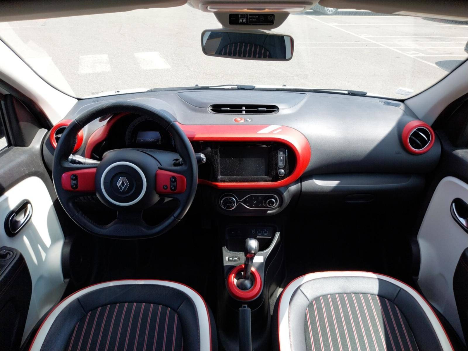 Vente en ligne Renault Twingo 3  TCe 95 EDC au prix de 12 990 €
