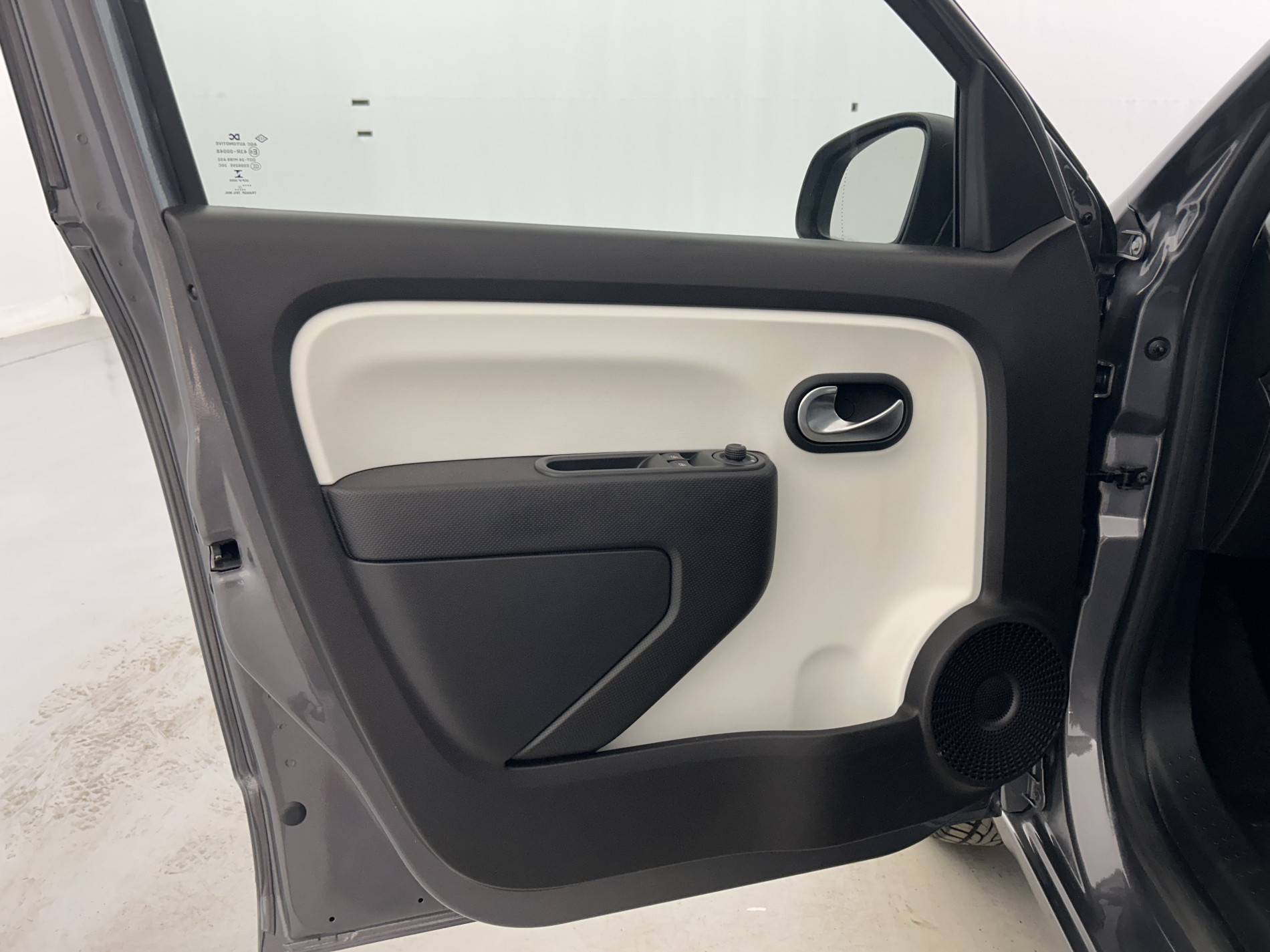 Vente en ligne Renault Twingo 3  SCe 65 - 21 au prix de 10 690 €