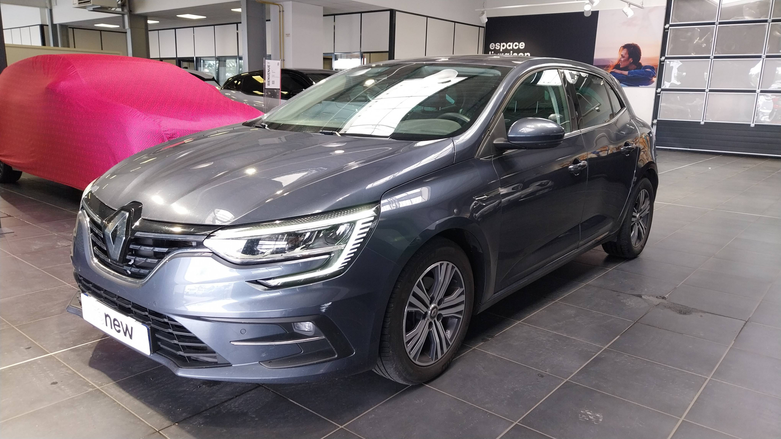 Renault Megane 4 Mégane IV Berline TCe 140 FAP - 21N occasion de 2022 en vente à Quimper