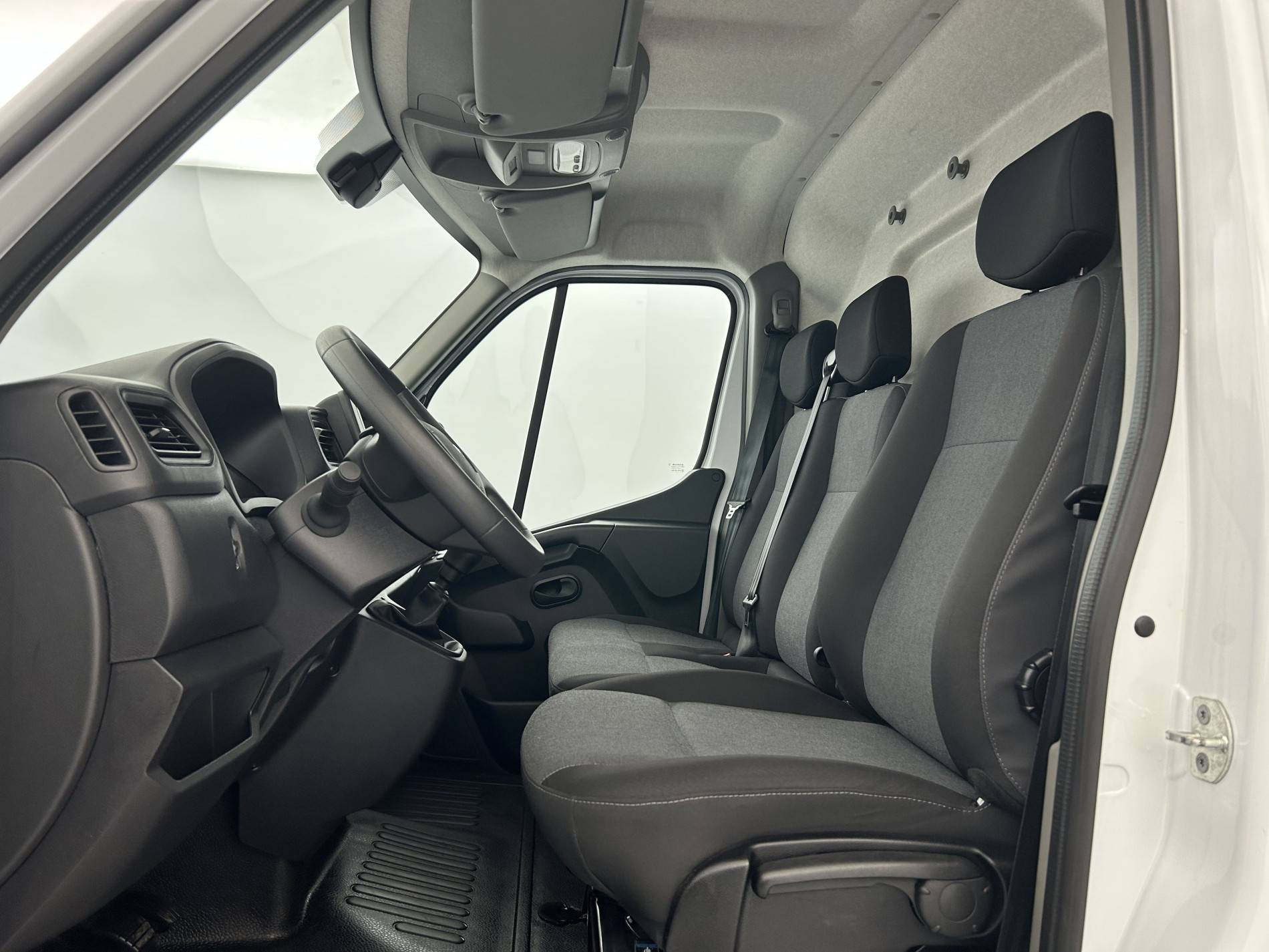 Vente en ligne Renault Master Fourgon MASTER FGN TRAC F3500 L2H2 BLUE DCI 135 au prix de 26 990 €