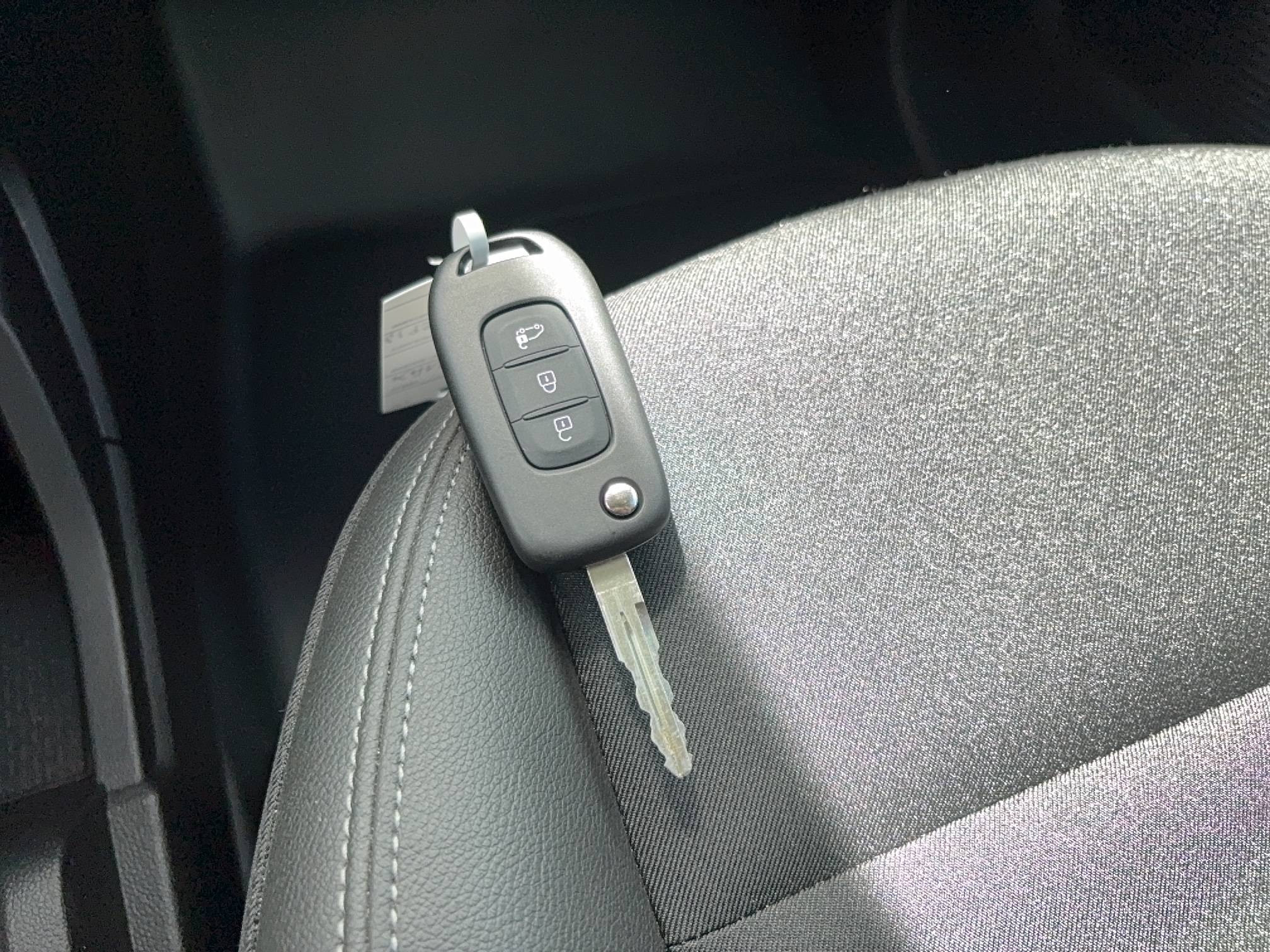 Vente en ligne Renault Kangoo Van  FG TOLE DCI 95 L1 AUTO au prix de 24 990 €