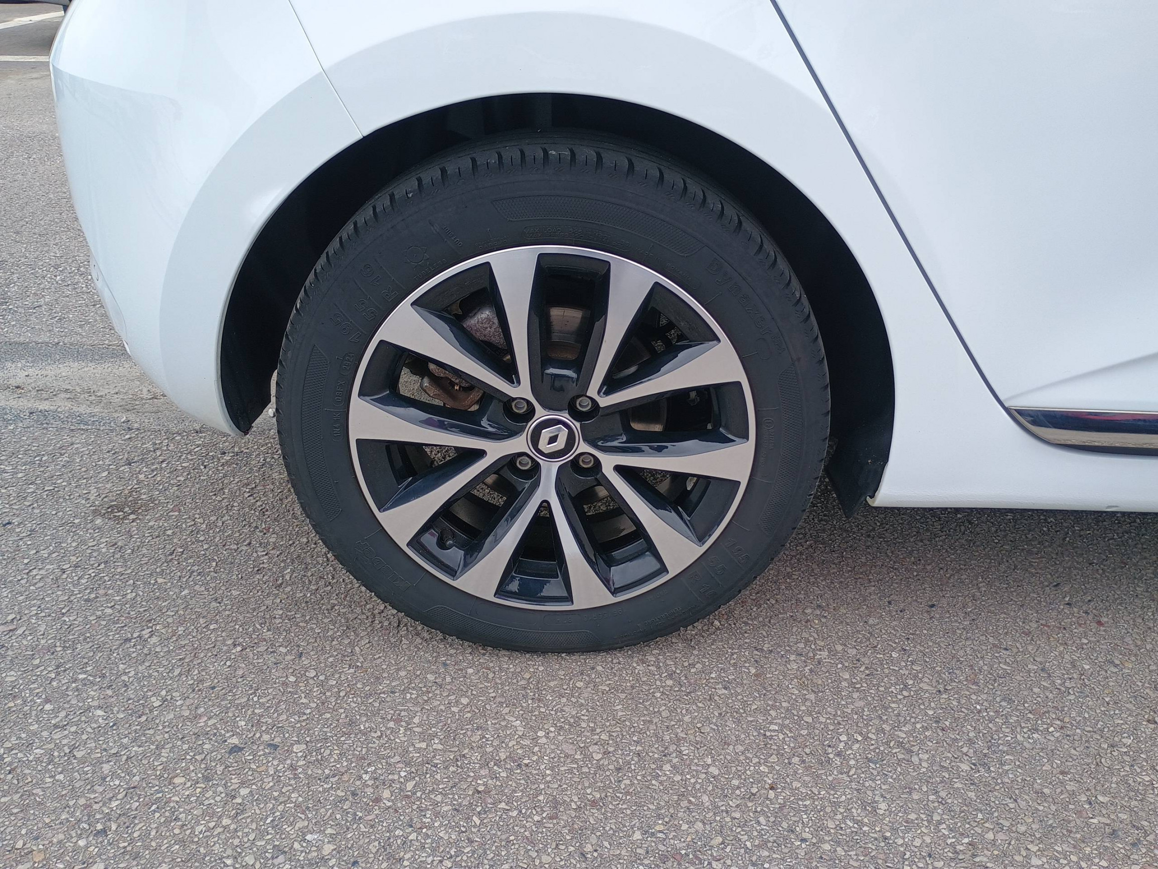 Vente en ligne Renault Clio 5 Clio E-Tech full hybrid 145 au prix de 16 990 €
