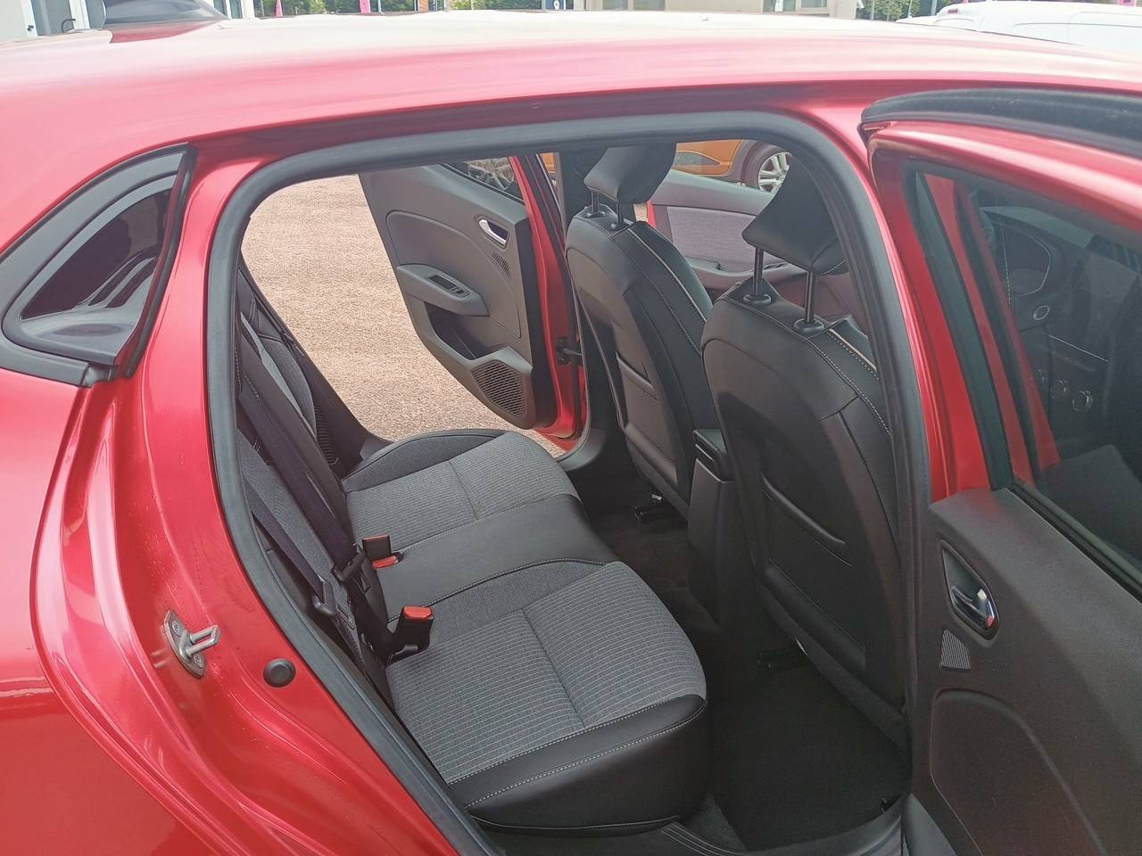 Vente en ligne Renault Clio 5 Clio E-Tech full hybrid 145 au prix de 19 990 €