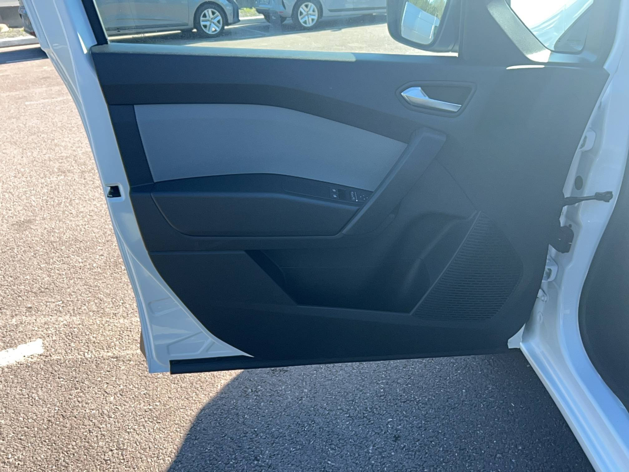 Vente en ligne Renault Kangoo Van E-Tech  FG SESAME L1 AC22/DC80 GSR2 au prix de 28 200 €