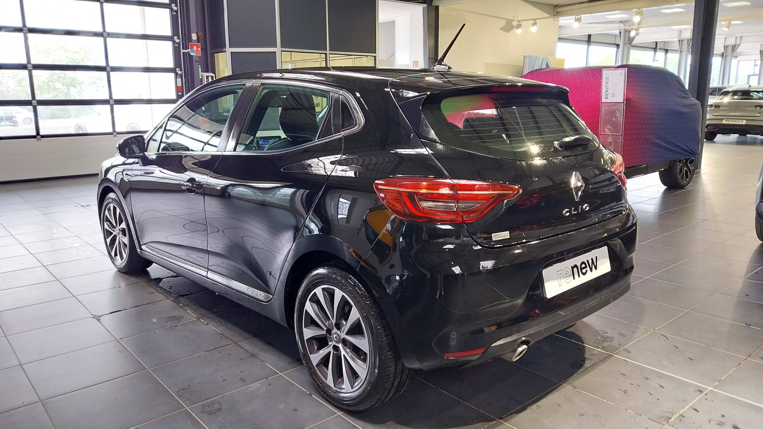 Vente en ligne Renault Clio 5 Clio TCe 90 - 21 au prix de 13 490 €