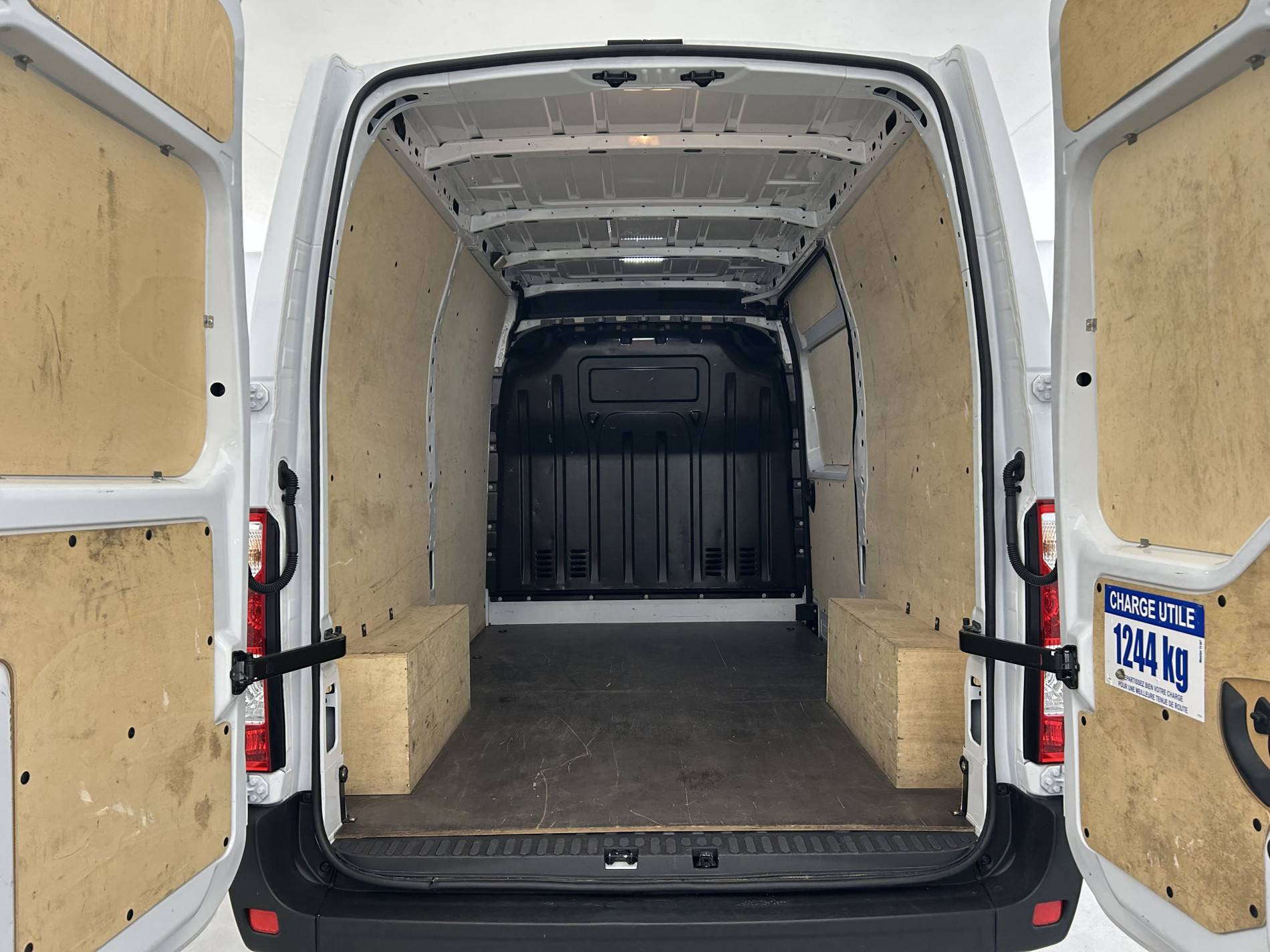 Vente en ligne Renault Master Fourgon MASTER FGN TRAC F3500 L2H2 BLUE DCI 135 au prix de 27 990 €