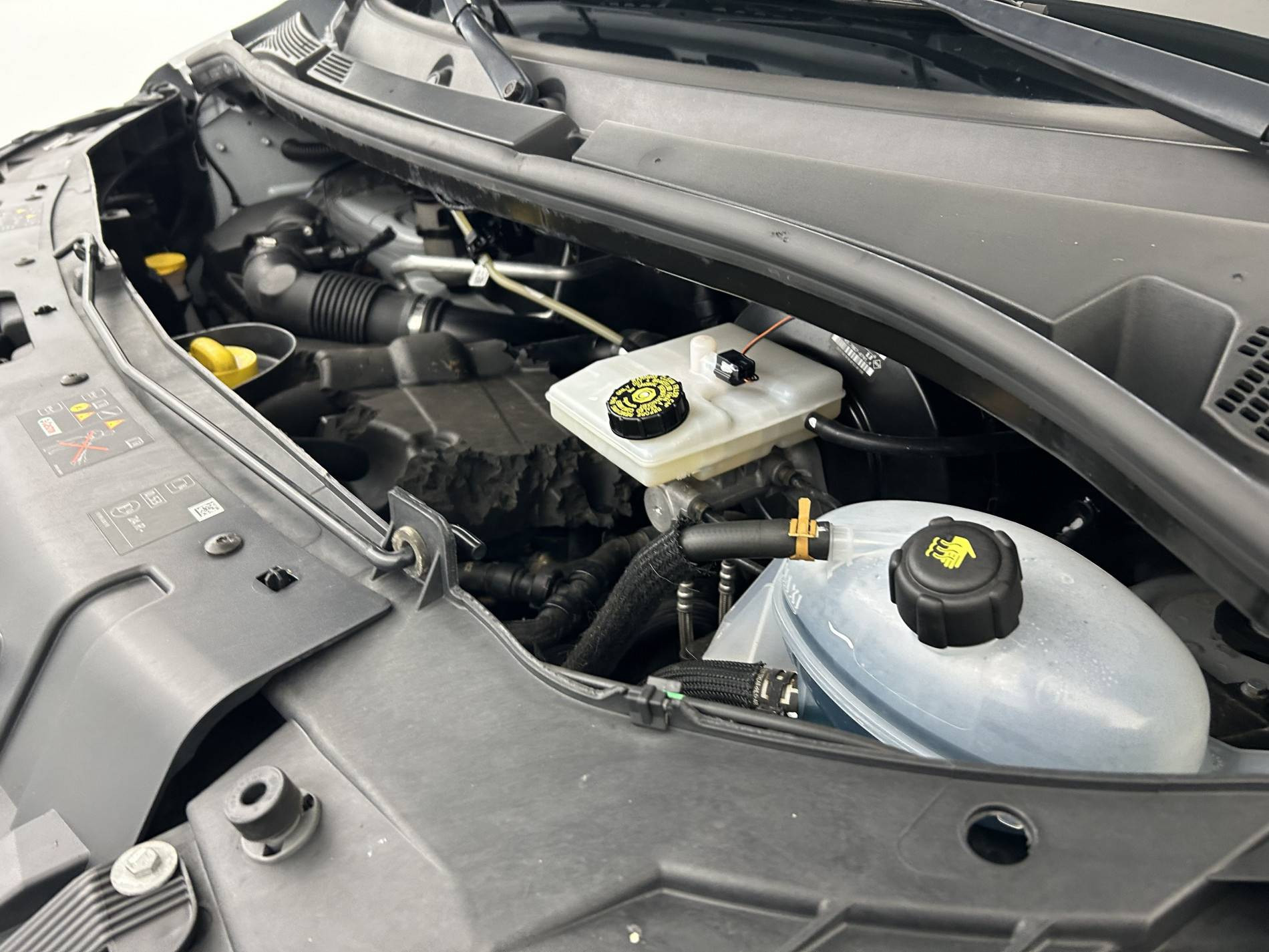 Vente en ligne Renault Master Fourgon MASTER FGN TRAC F3300 L2H2 BLUE DCI 135 au prix de 23 990 €