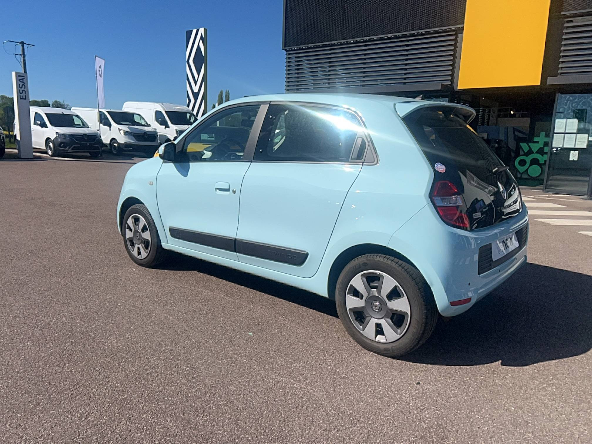 Vente en ligne Renault Twingo 3  1.0 SCe 70 au prix de 12 991 €