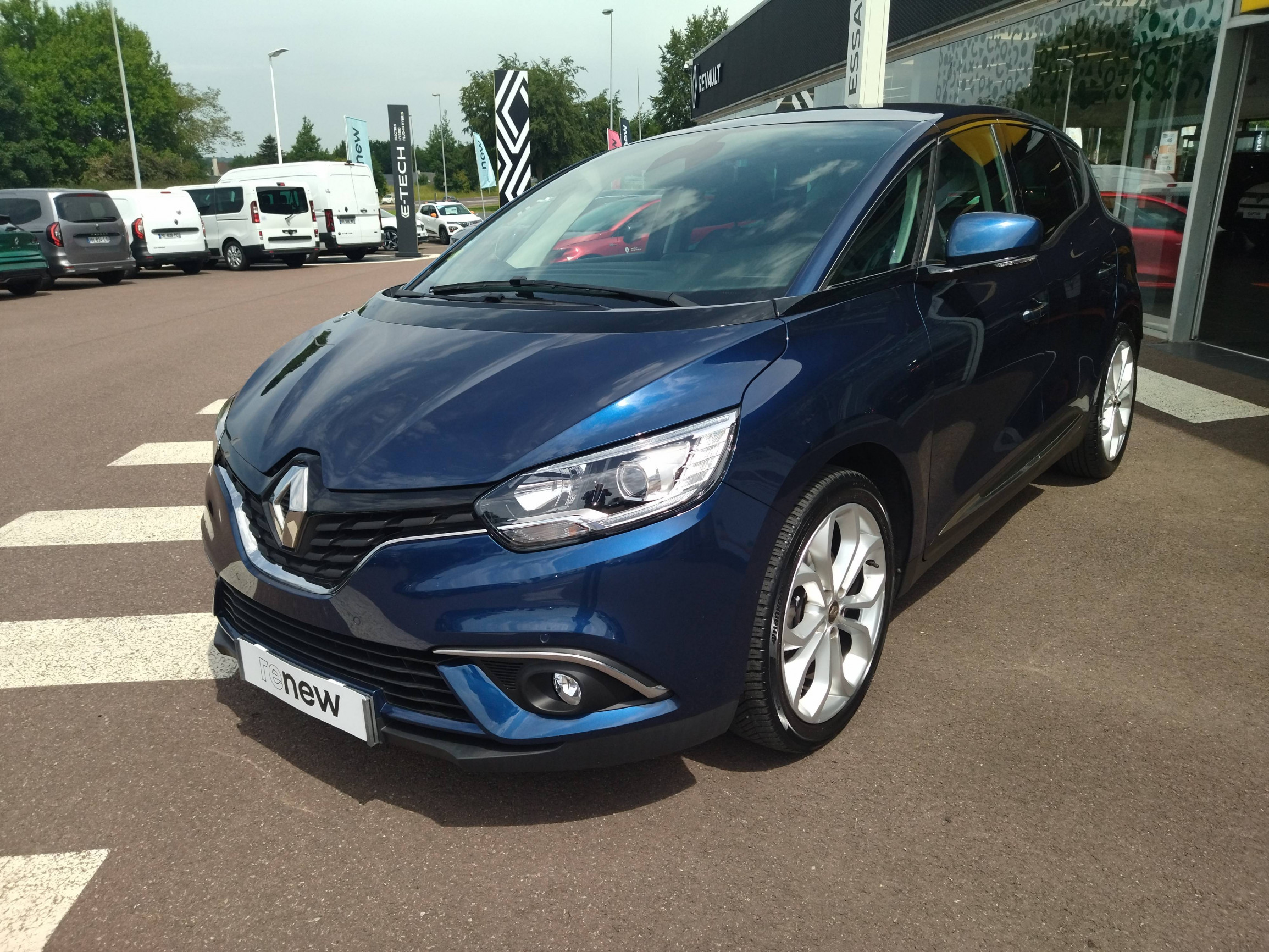 Vente en ligne Renault Scenic 4 Scenic Blue dCi 120 au prix de 16 990 €