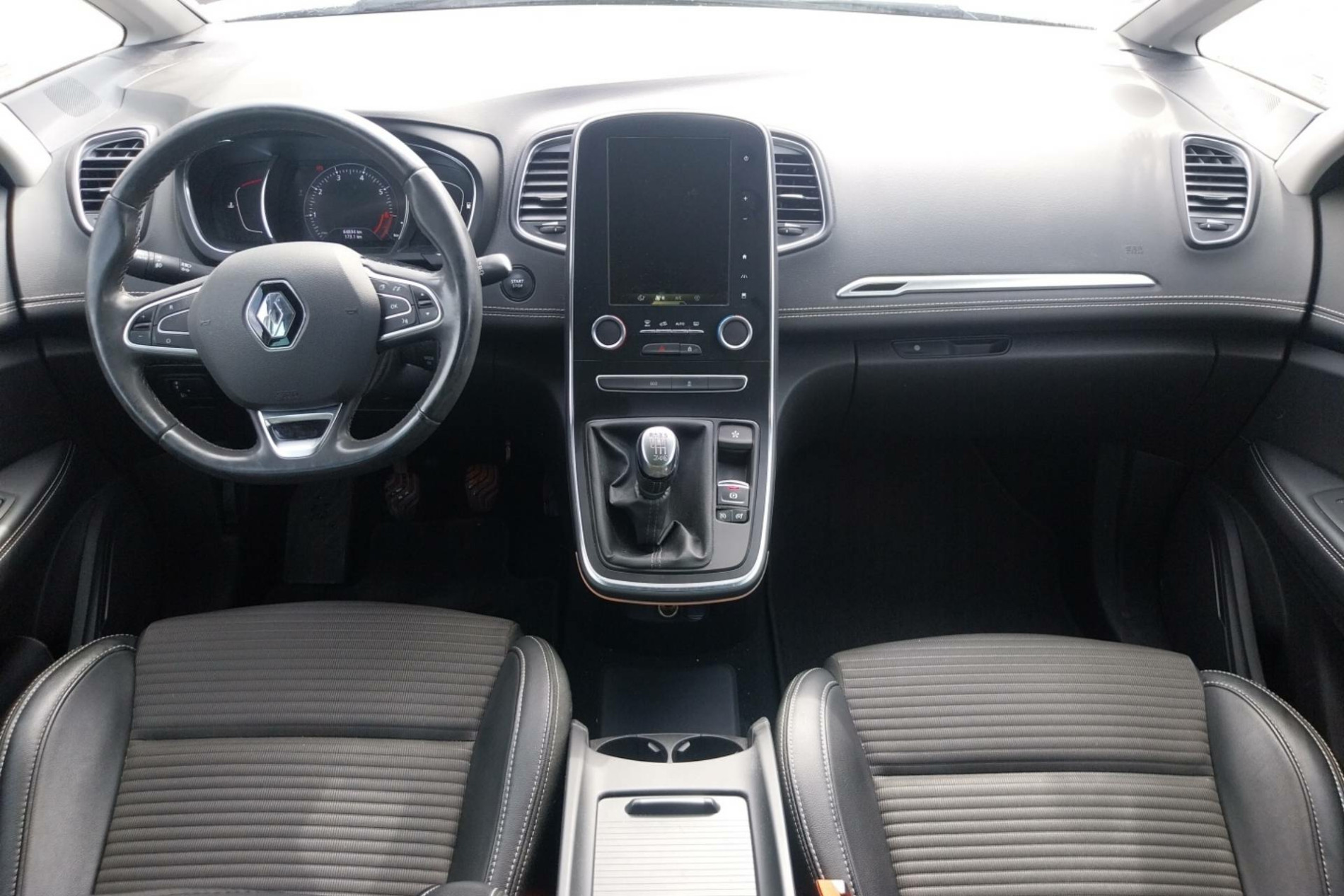 Vente en ligne Renault Scenic 4 Scenic TCe 140 Energy au prix de 15 190 €