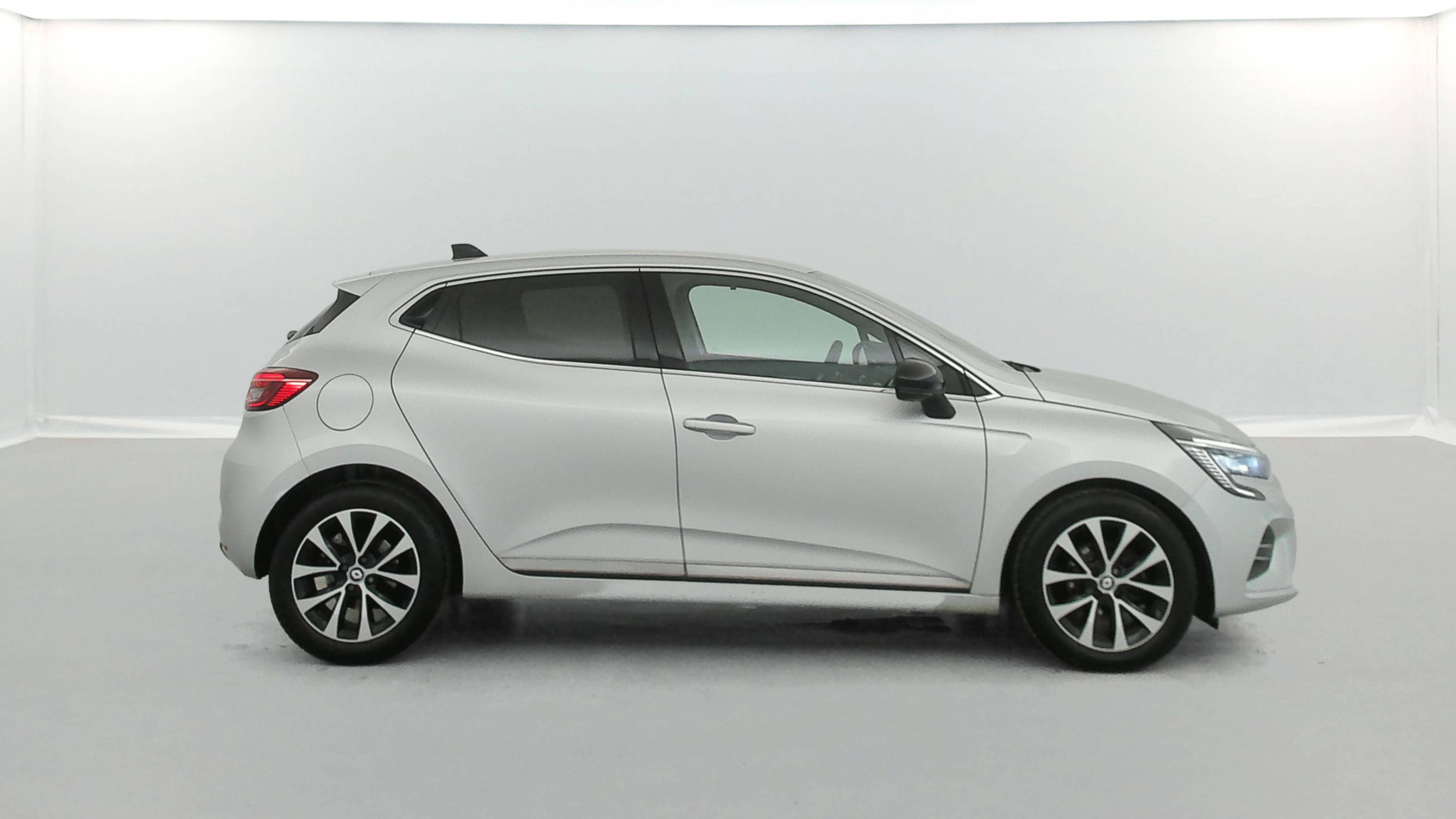Vente en ligne Renault Clio 5 Clio TCe 90 au prix de 14 990 €