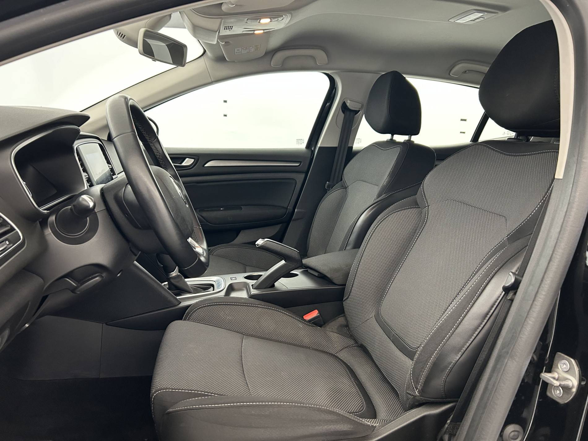 Vente en ligne Renault Megane 4  Blue dCi 115 EDC au prix de 17 990 €
