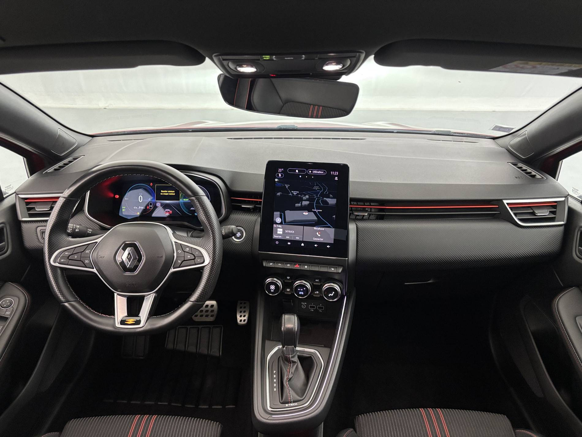 Vente en ligne Renault Clio 5 Clio E-Tech 140 - 21N au prix de 18 390 €