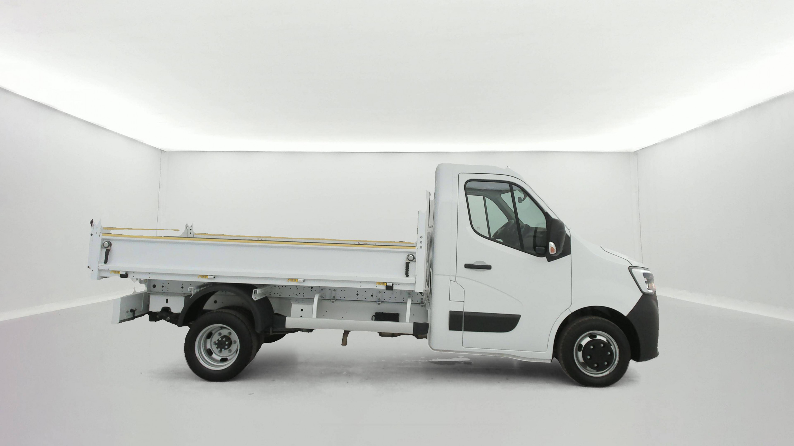 Vente en ligne Renault Master 3 Châssis Cabine MASTER CC PROP RJ3500 L2 PAFC BLUE DCI 130 EURO VI au prix de 33 990 €
