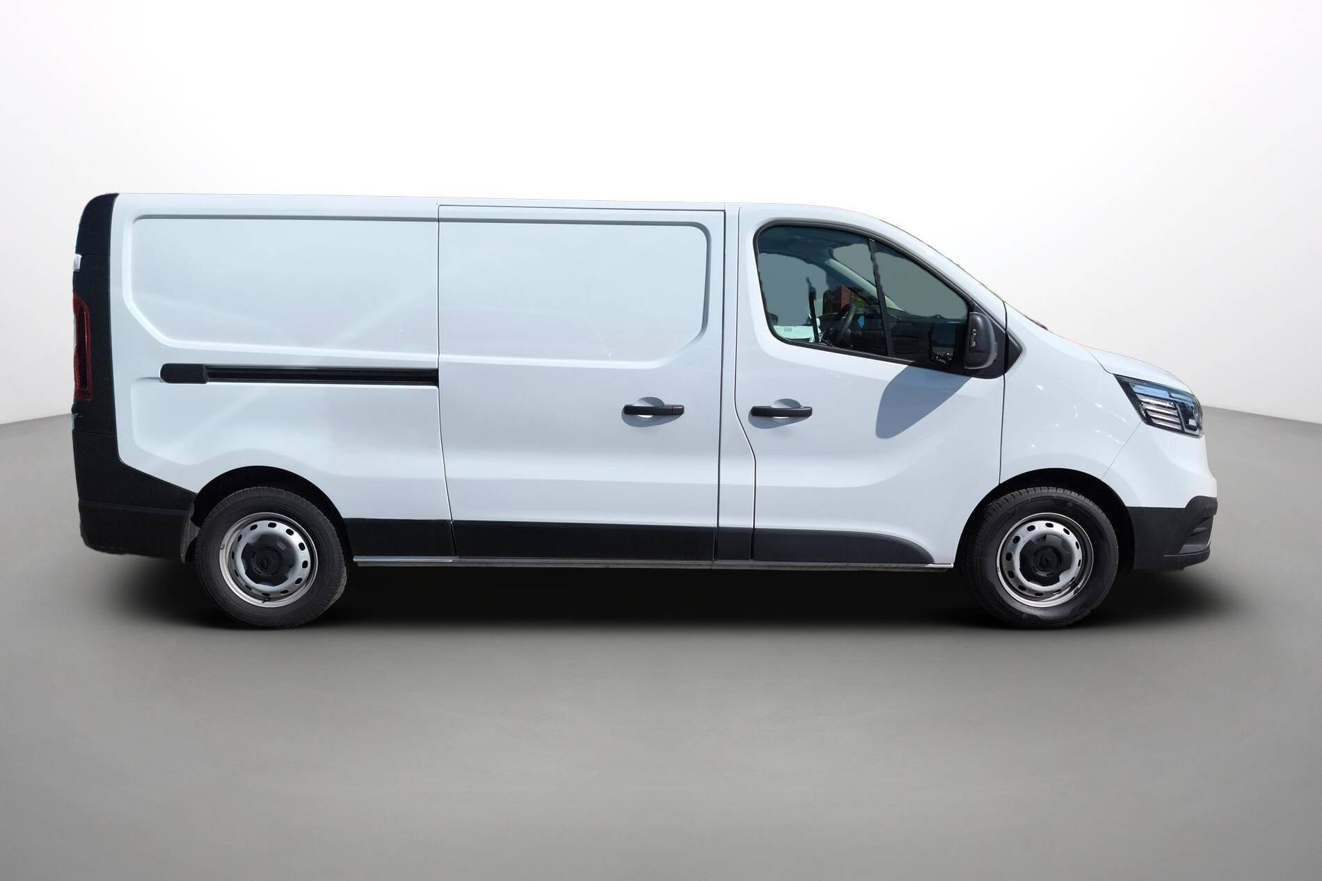 Vente en ligne Renault Trafic 3 Fourgon TRAFIC FGN L2H1 3000 KG BLUE DCI 130 au prix de 23 490 €