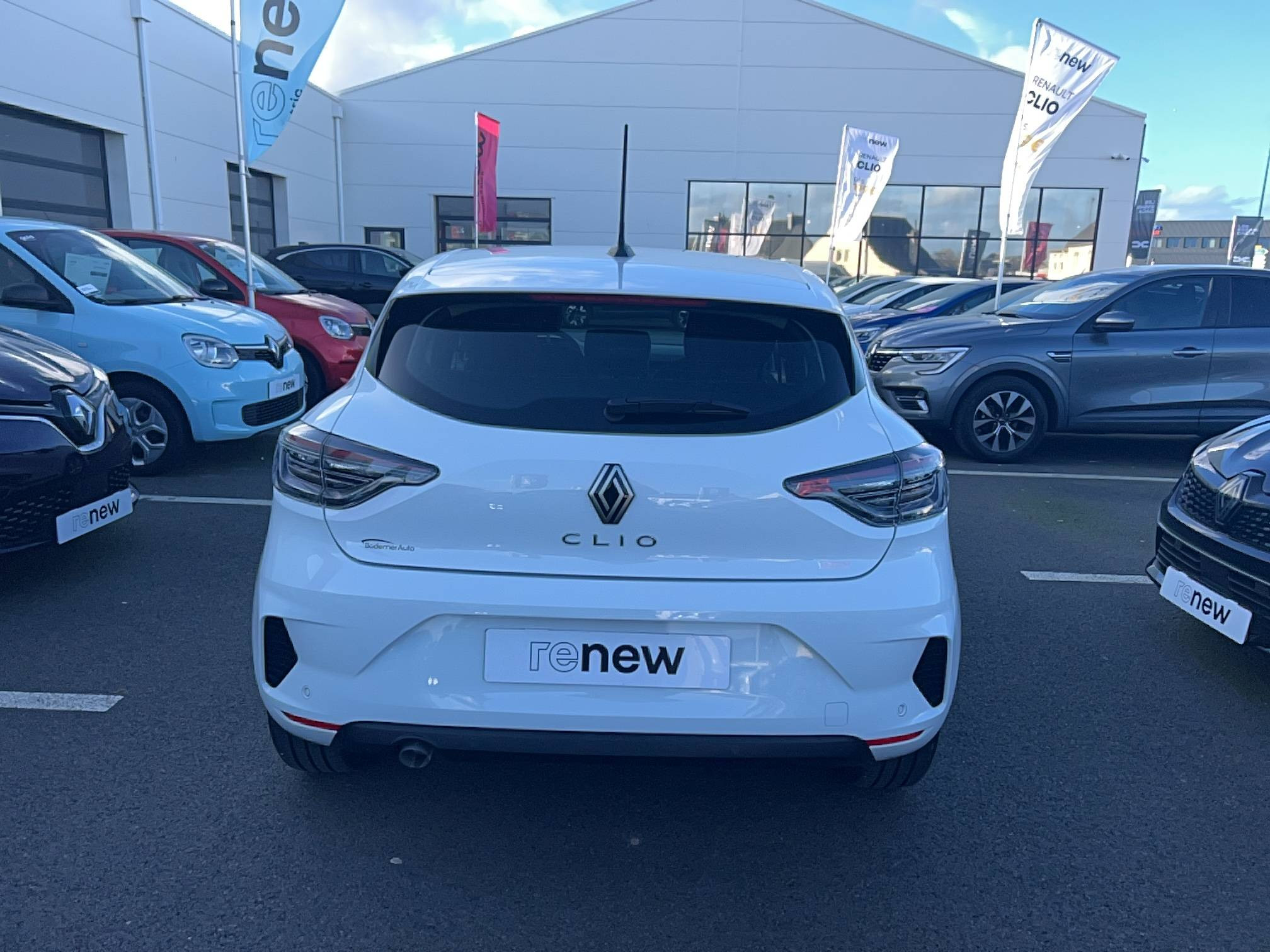 Vente en ligne Renault Clio 5 Clio TCe 90 au prix de 15 500 €