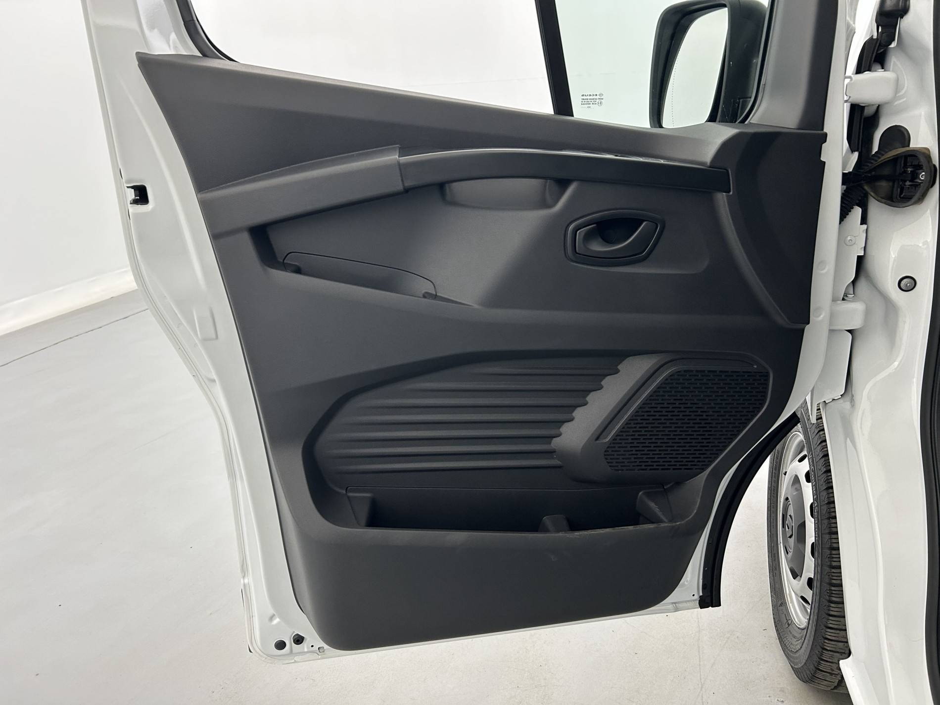Vente en ligne Renault Trafic 3 Fourgon TRAFIC FGN L2H1 3000 KG BLUE DCI 130 au prix de 23 700 €