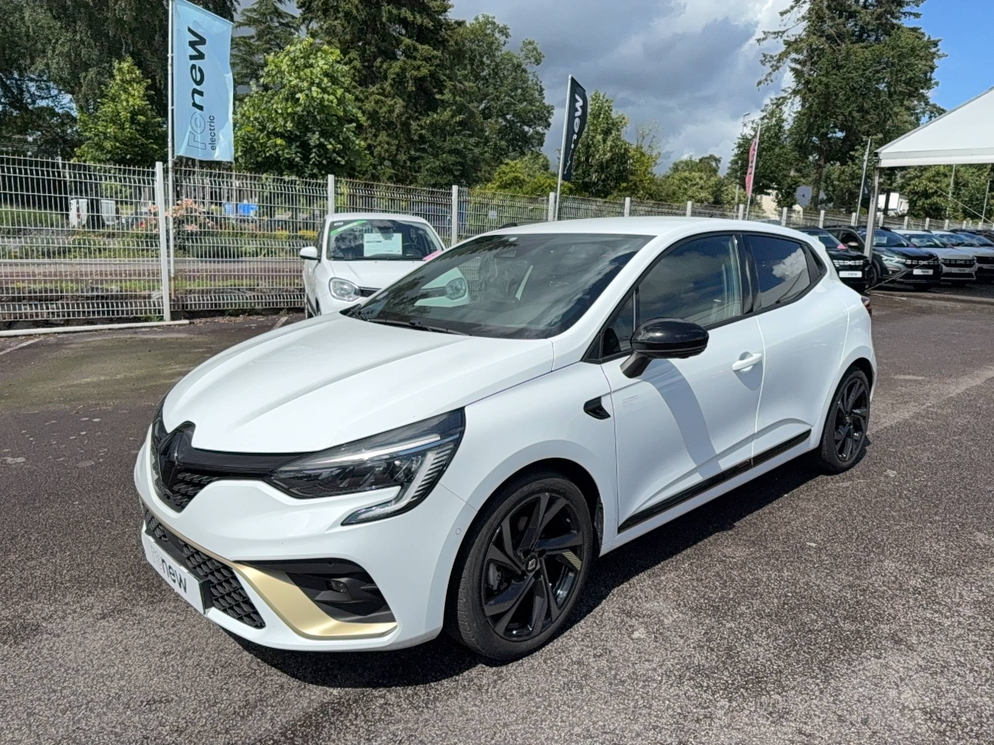 Vente en ligne Renault Clio 5 Clio E-Tech full hybrid 145 au prix de 18 990 €
