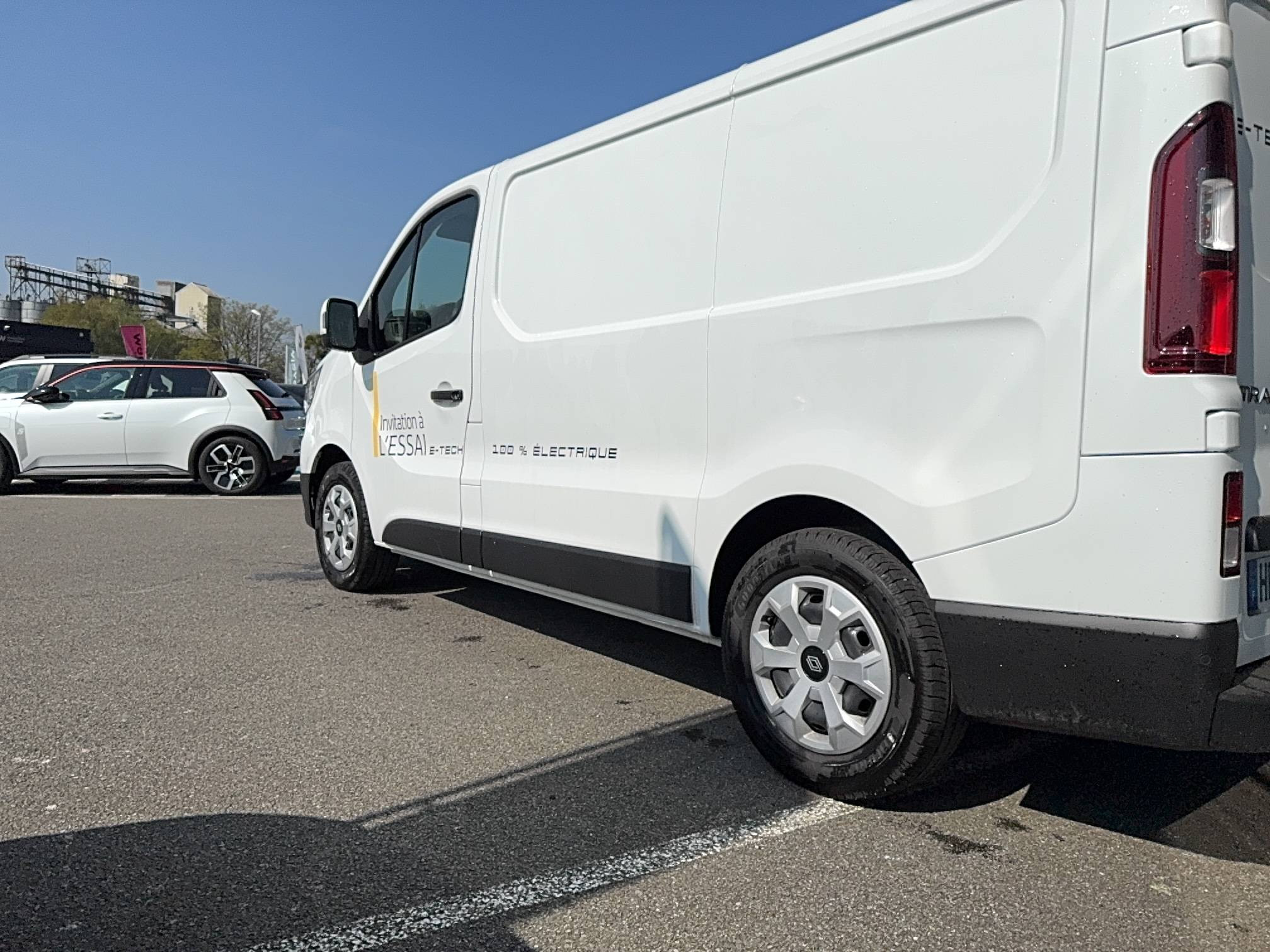 Vente en ligne Renault Trafic Van E-Tech TRAFIC E-TECH ELECTRIQUE FGN L1H1 3T AC22 au prix de 35 300 €