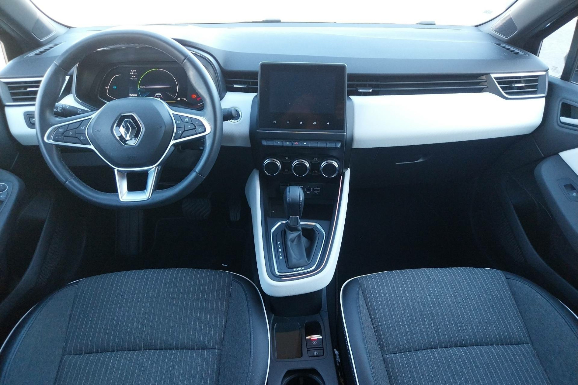Vente en ligne Renault Clio 5 Clio E-Tech 140 - 21N au prix de 15 790 €