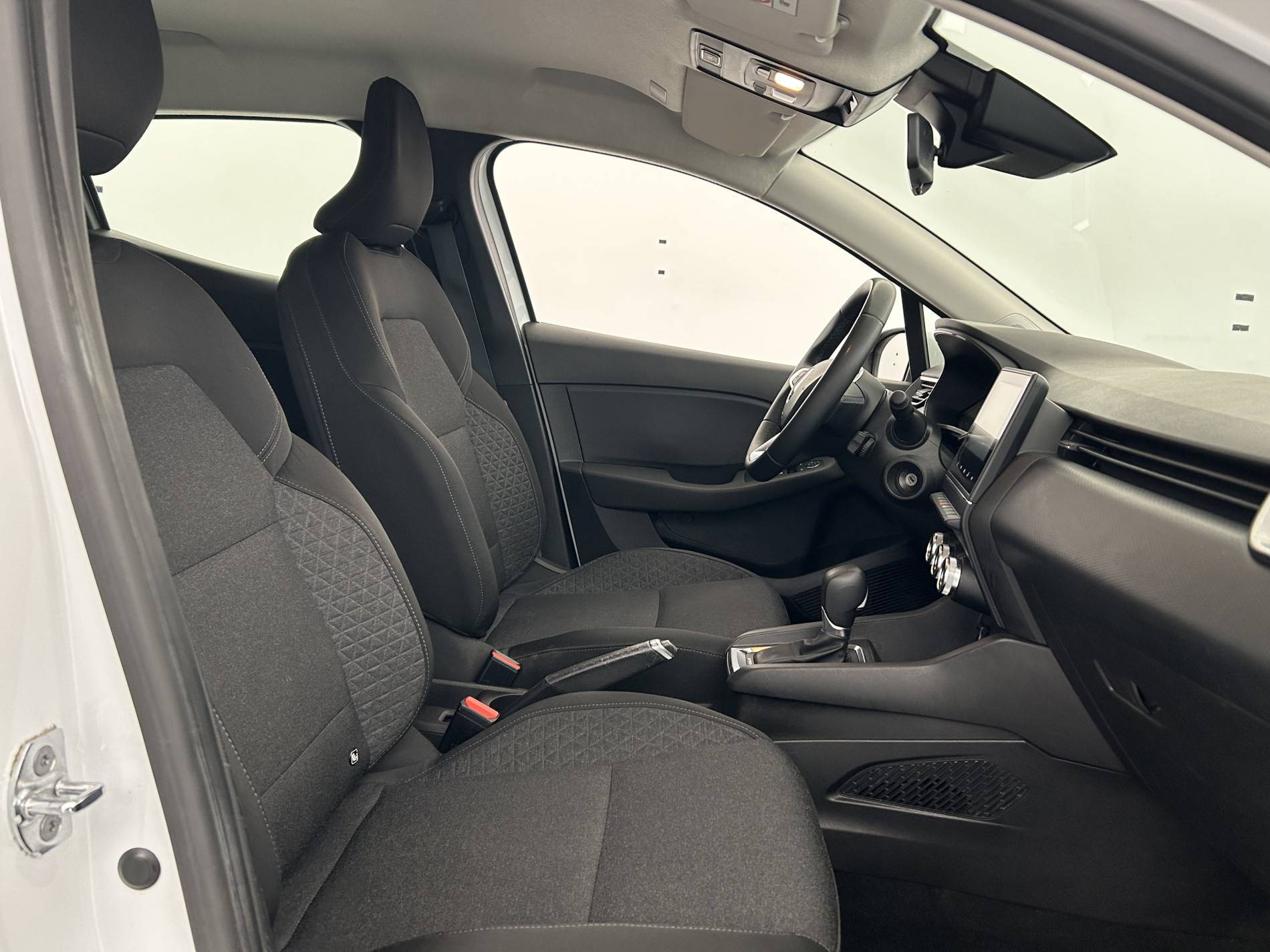 Vente en ligne Renault Clio 5 Clio E-Tech 140 - 21N au prix de 13 991 €