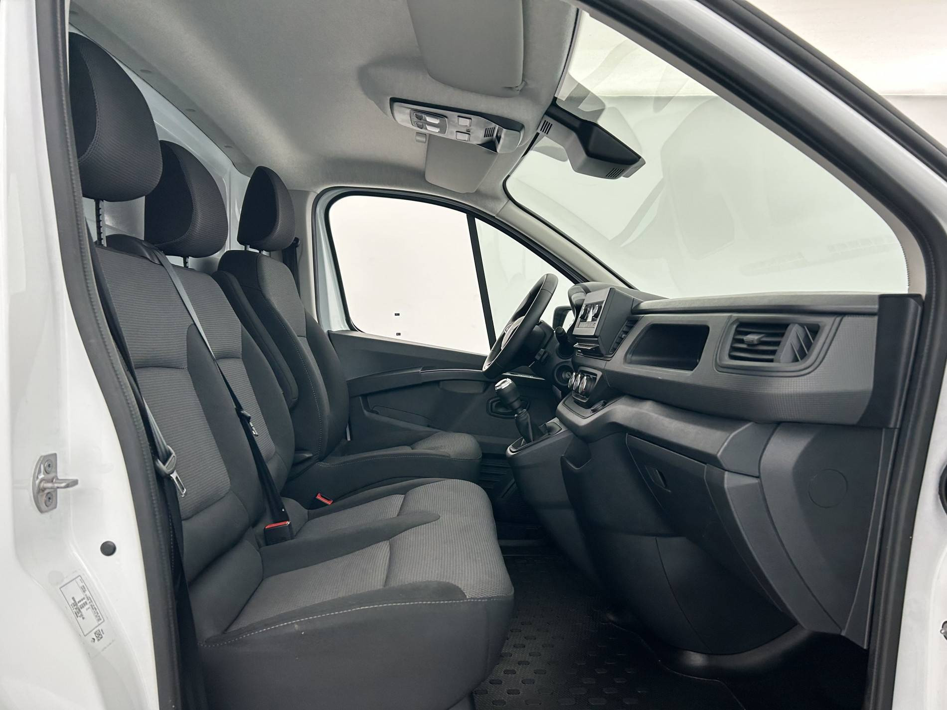 Vente en ligne Renault Trafic 3 Fourgon TRAFIC FG BLUE DCI 130 L1H1 3T GSR2 au prix de 24 390 €